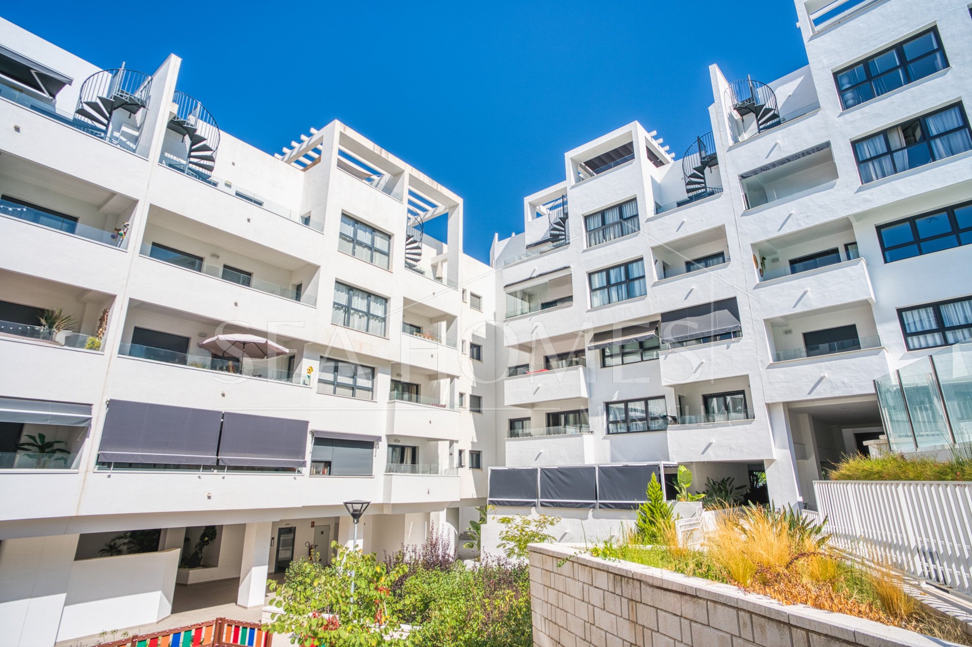 Beautiful south facing, three bed apartment located in the gated community of Estepona Gardens