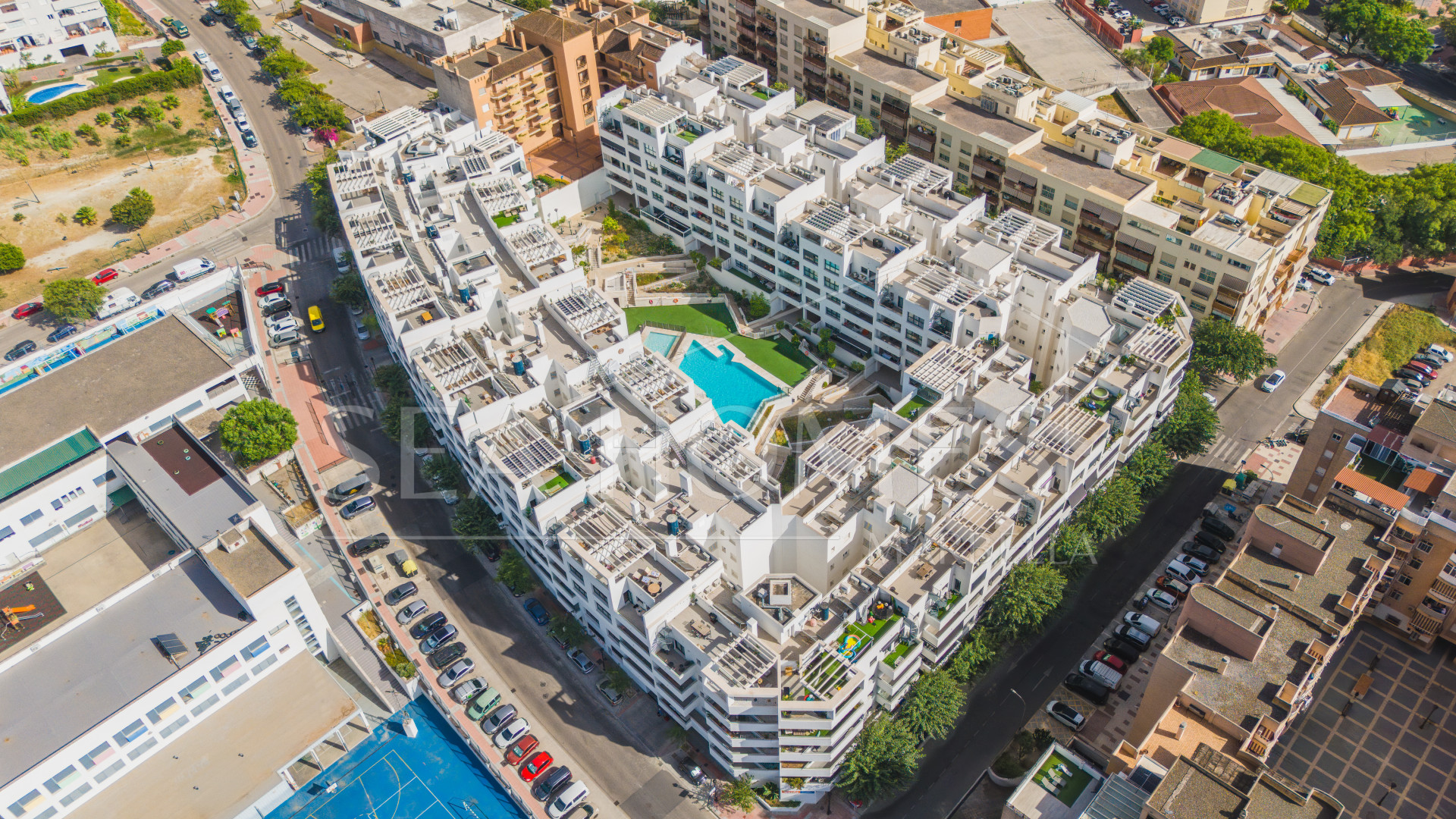 Beautiful south facing, three bed apartment located in the gated community of Estepona Gardens