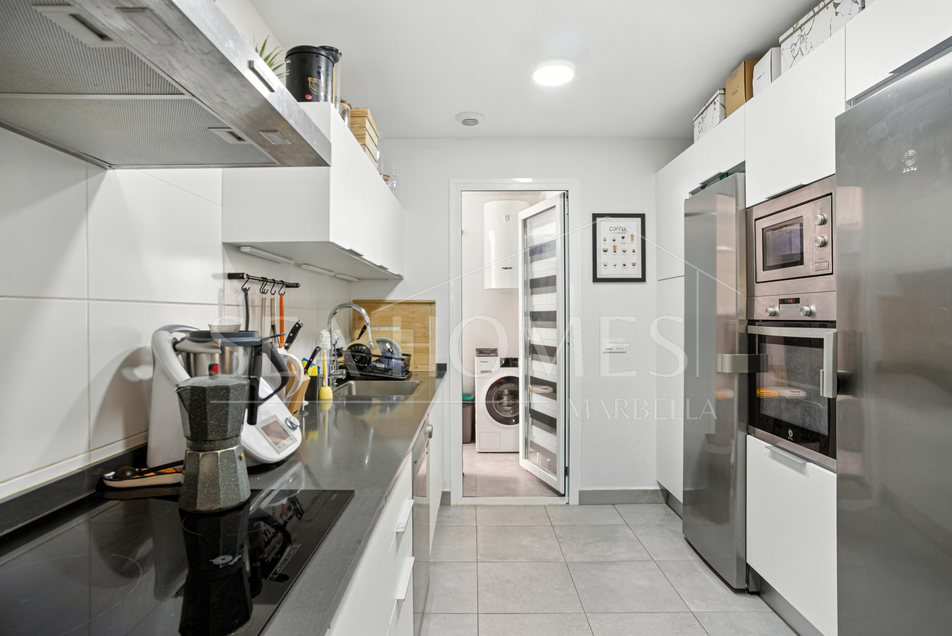 Beautiful south facing, three bed apartment located in the gated community of Estepona Gardens