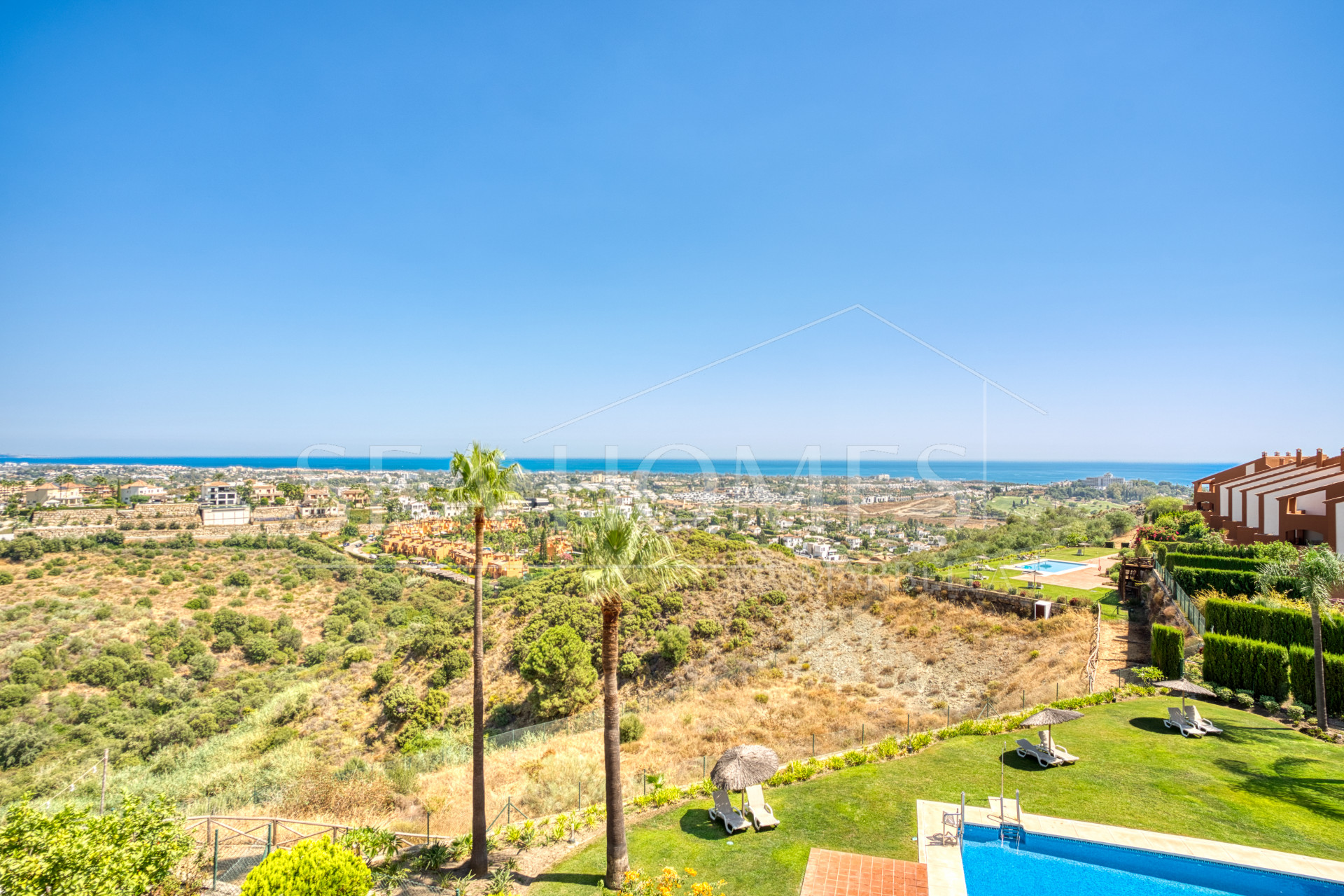 South-Facing Townhouse with Stunning Sea Views in Los Jaralillos, El Paraíso, Benahavís