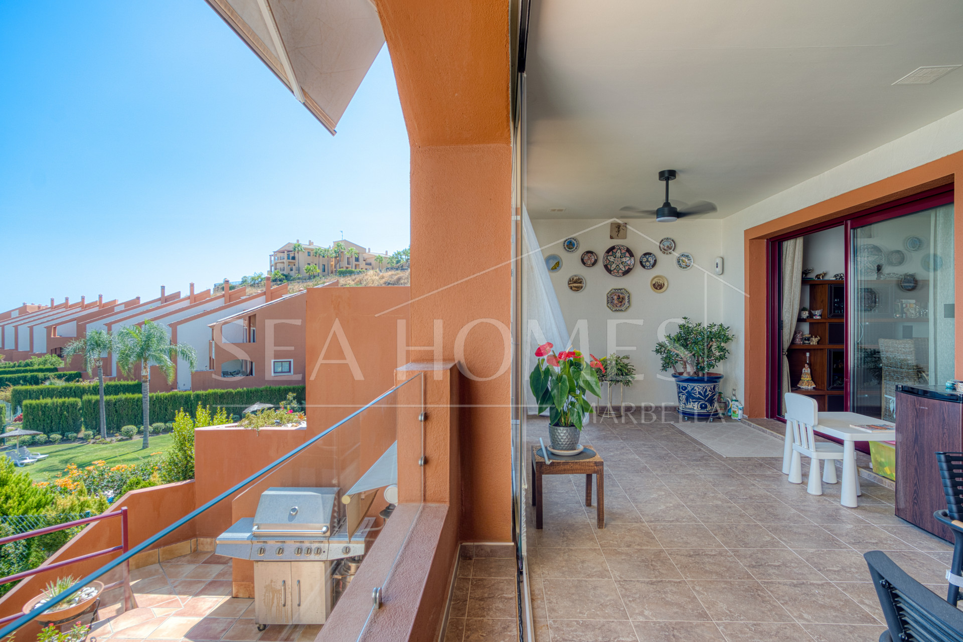 South-Facing Townhouse with Stunning Sea Views in Los Jaralillos, El Paraíso, Benahavís