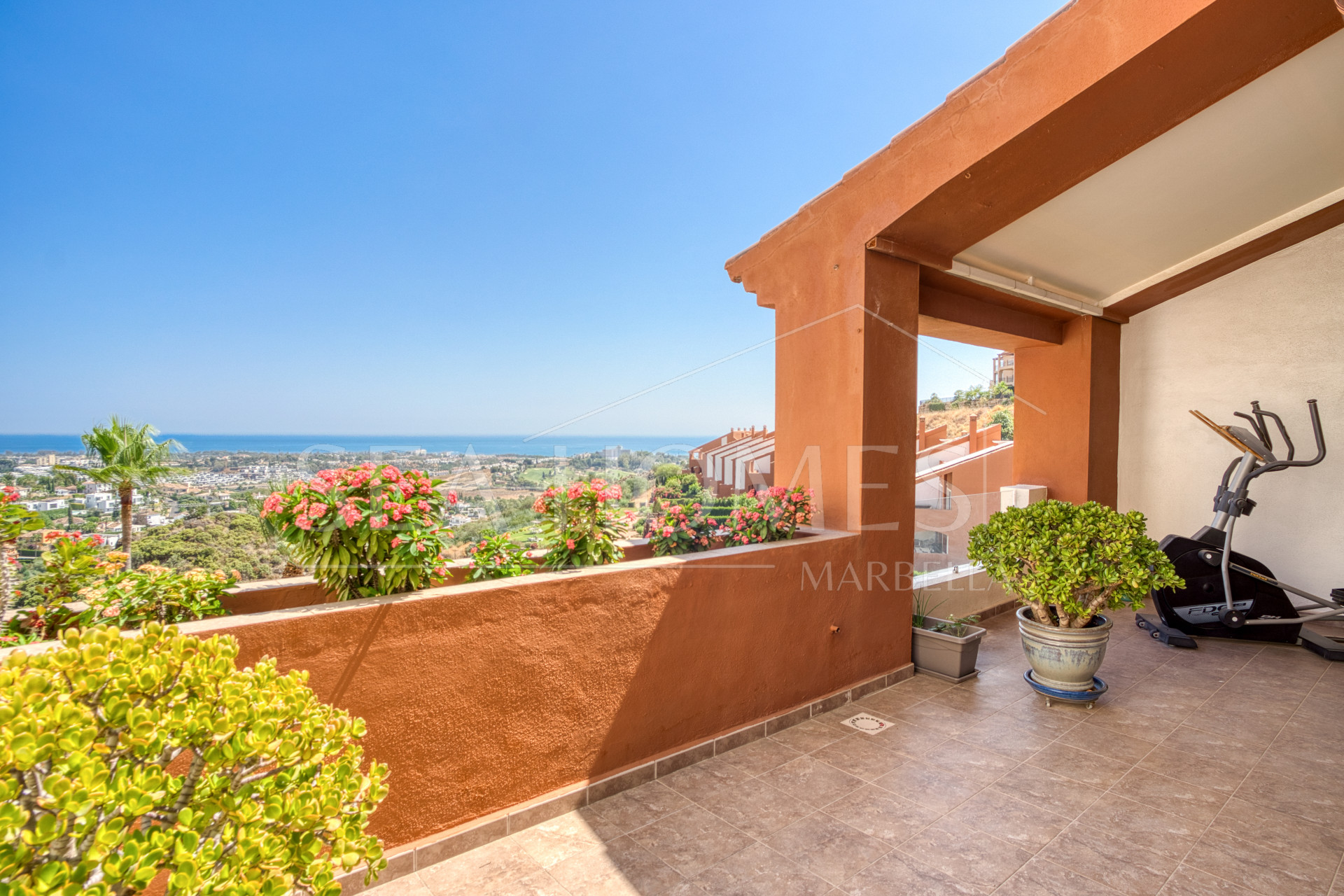 South-Facing Townhouse with Stunning Sea Views in Los Jaralillos, El Paraíso, Benahavís