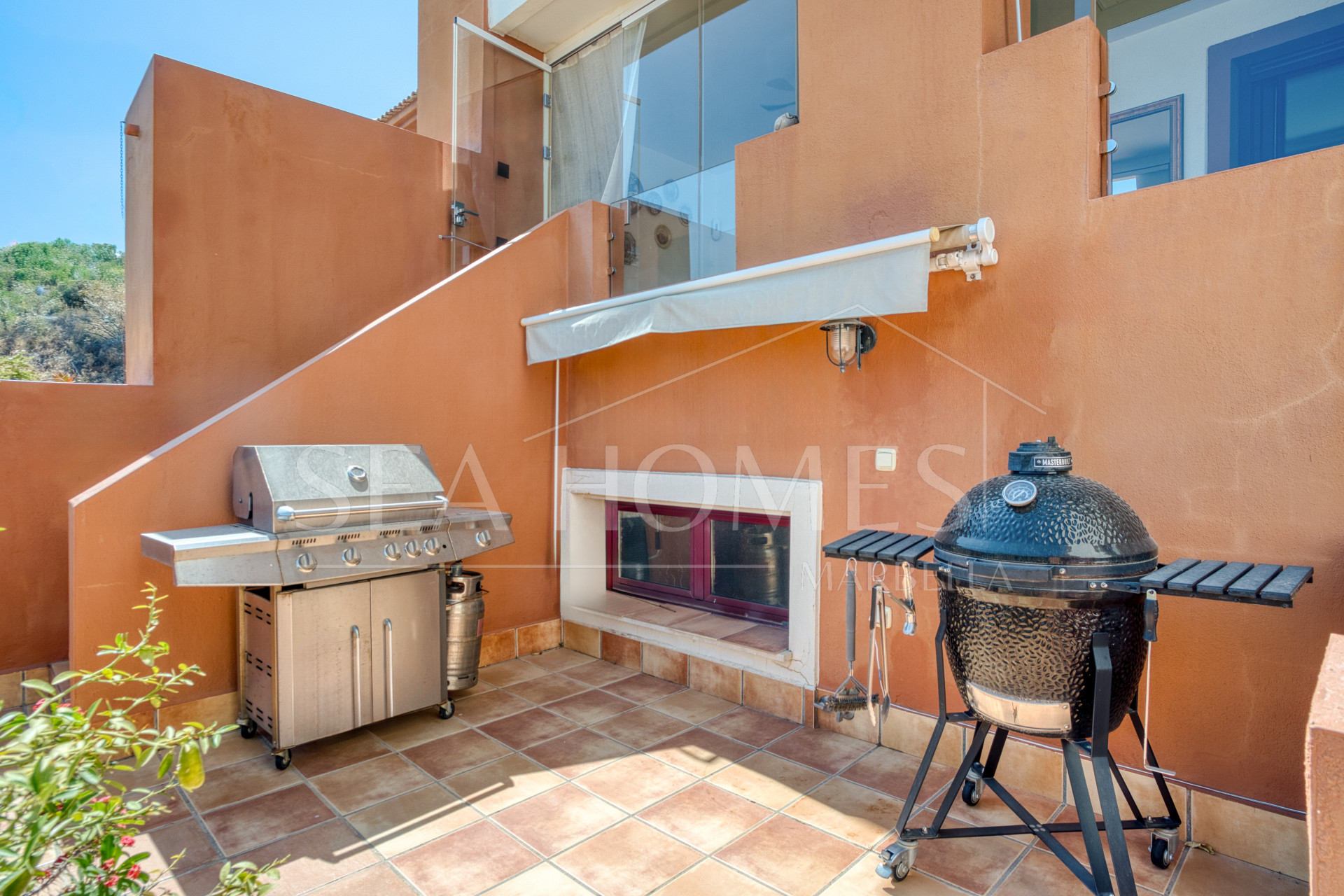 South-Facing Townhouse with Stunning Sea Views in Los Jaralillos, El Paraíso, Benahavís