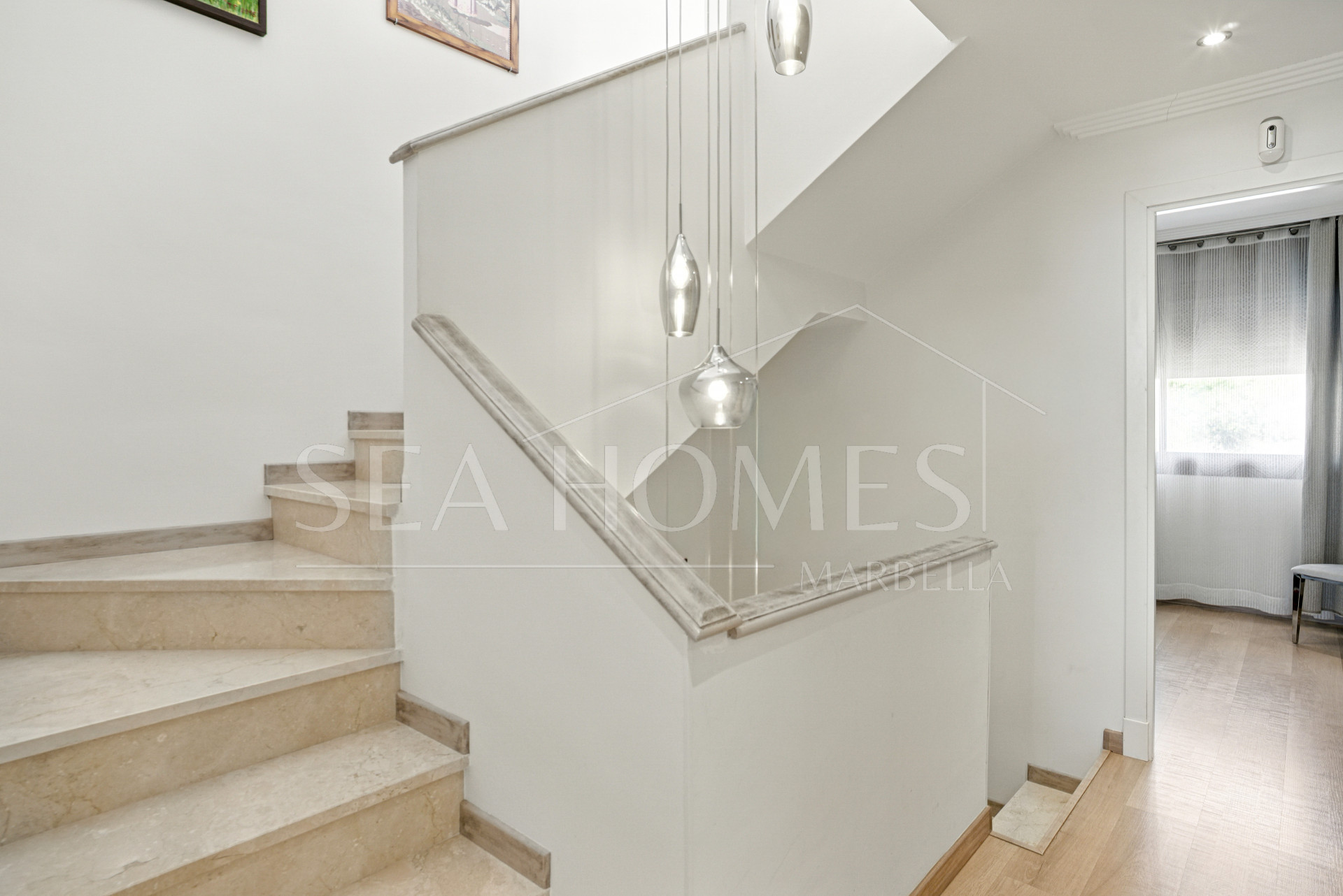 South-Facing Townhouse with Stunning Sea Views in Los Jaralillos, El Paraíso, Benahavís