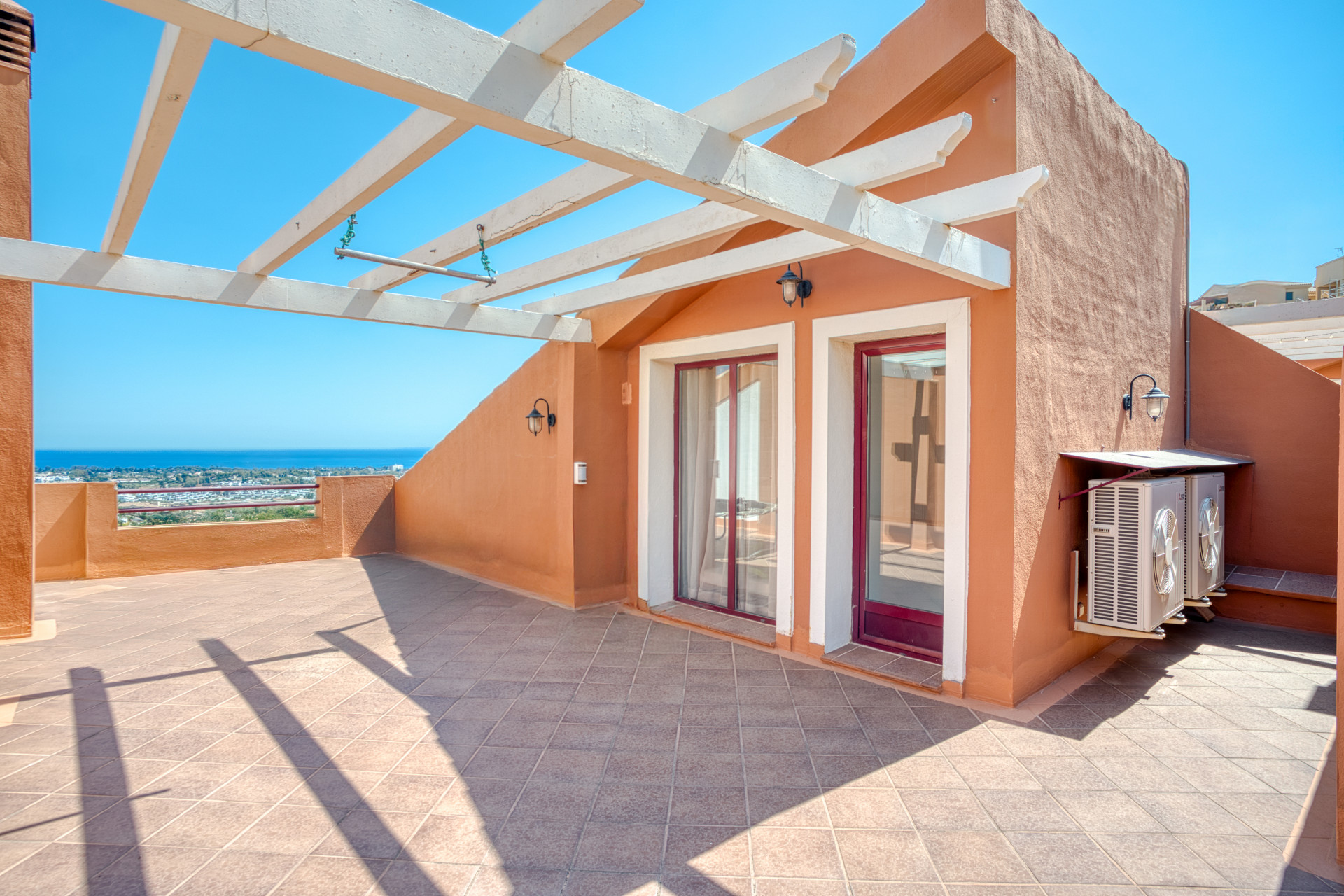 Casa adosada con impresionantes vistas al mar en Los Jaralillos, El Paraíso, Benahavís