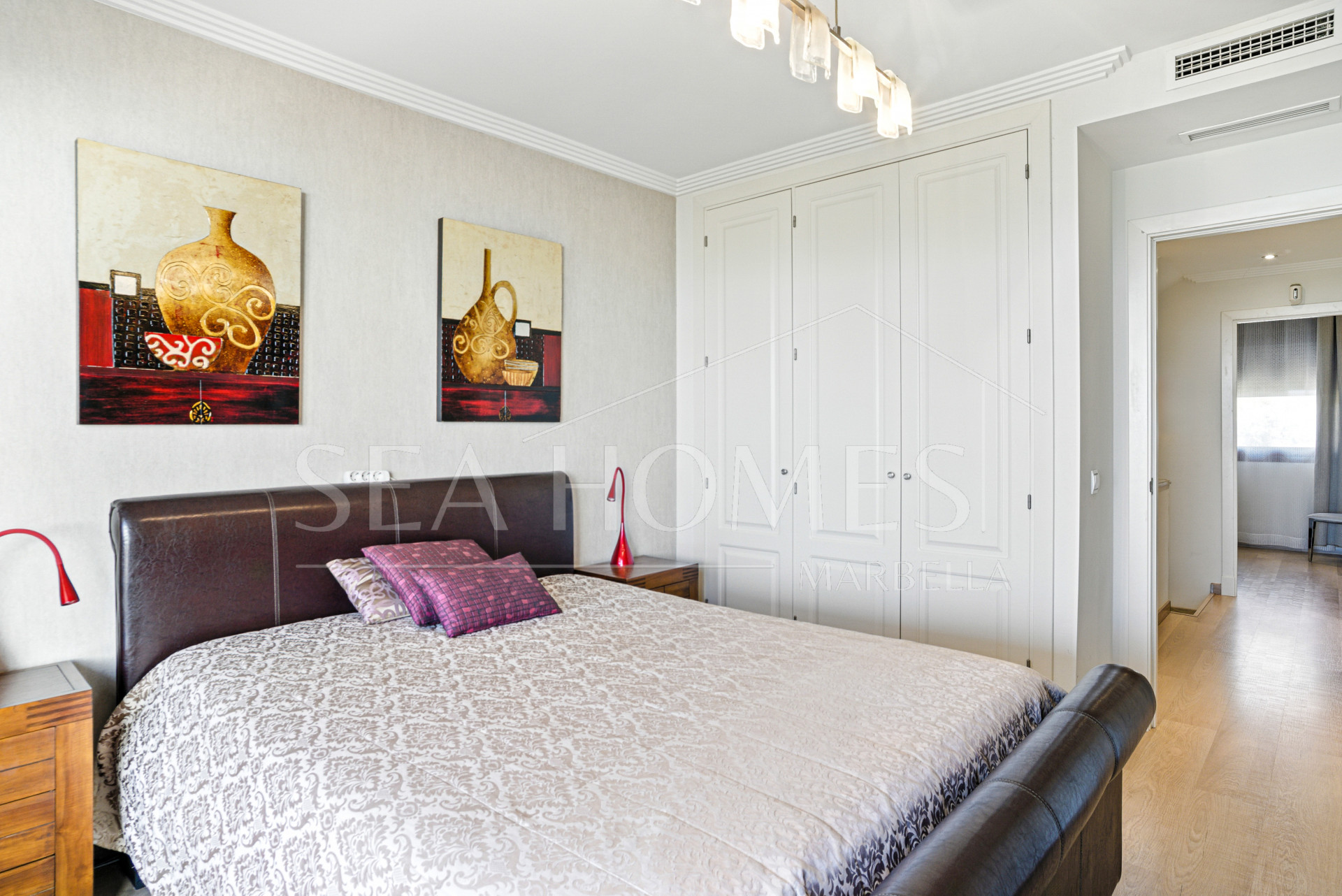 South-Facing Townhouse with Stunning Sea Views in Los Jaralillos, El Paraíso, Benahavís