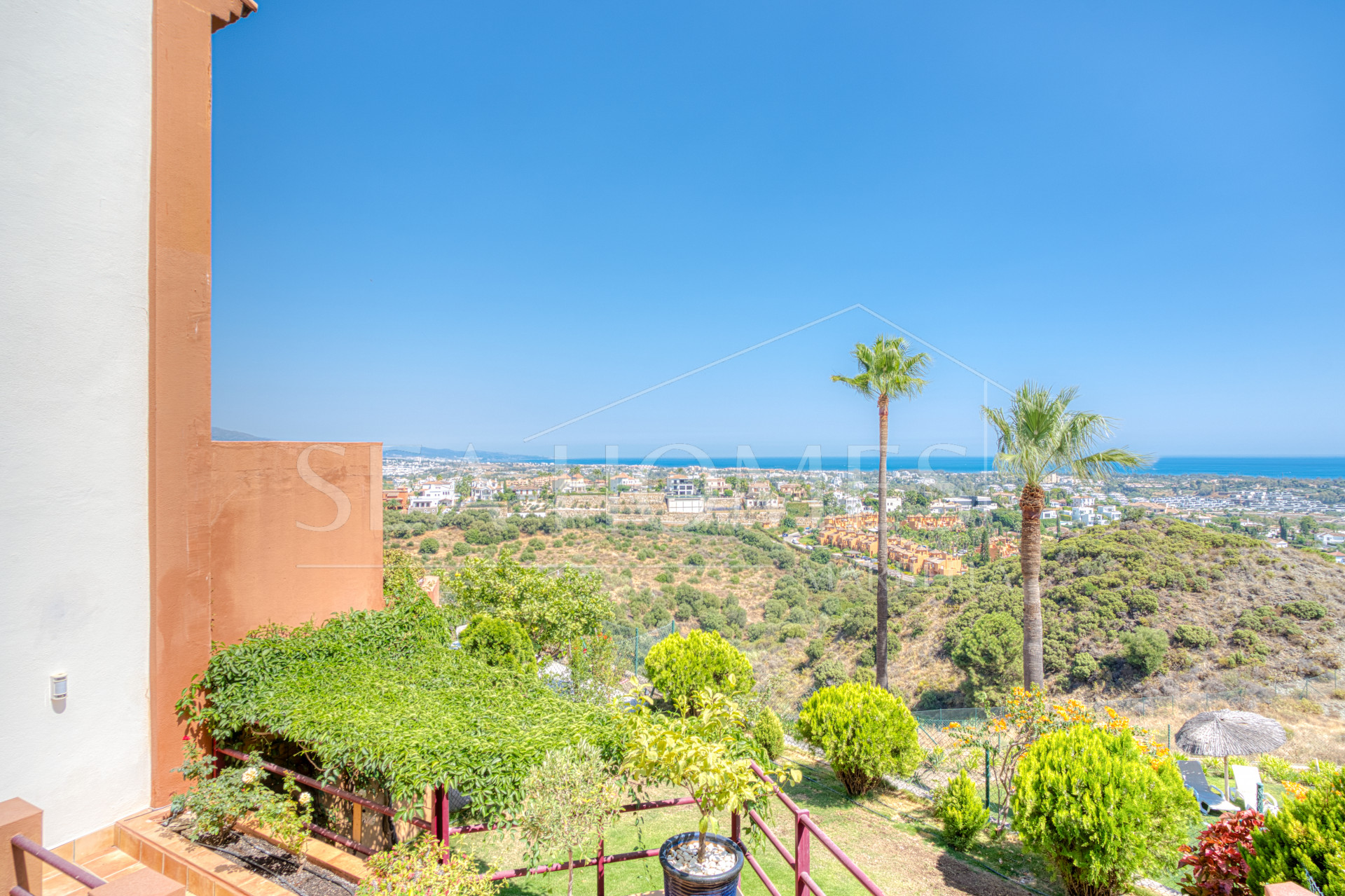 South-Facing Townhouse with Stunning Sea Views in Los Jaralillos, El Paraíso, Benahavís