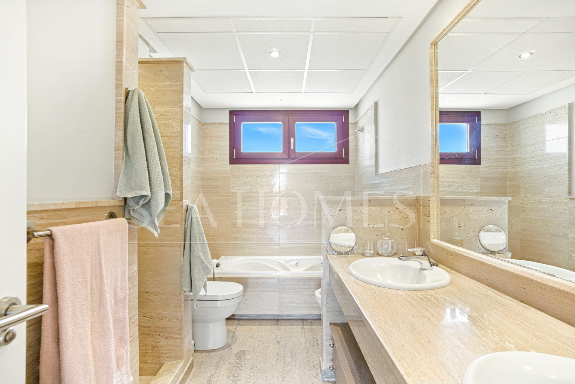 South-Facing Townhouse with Stunning Sea Views in Los Jaralillos, El Paraíso, Benahavís