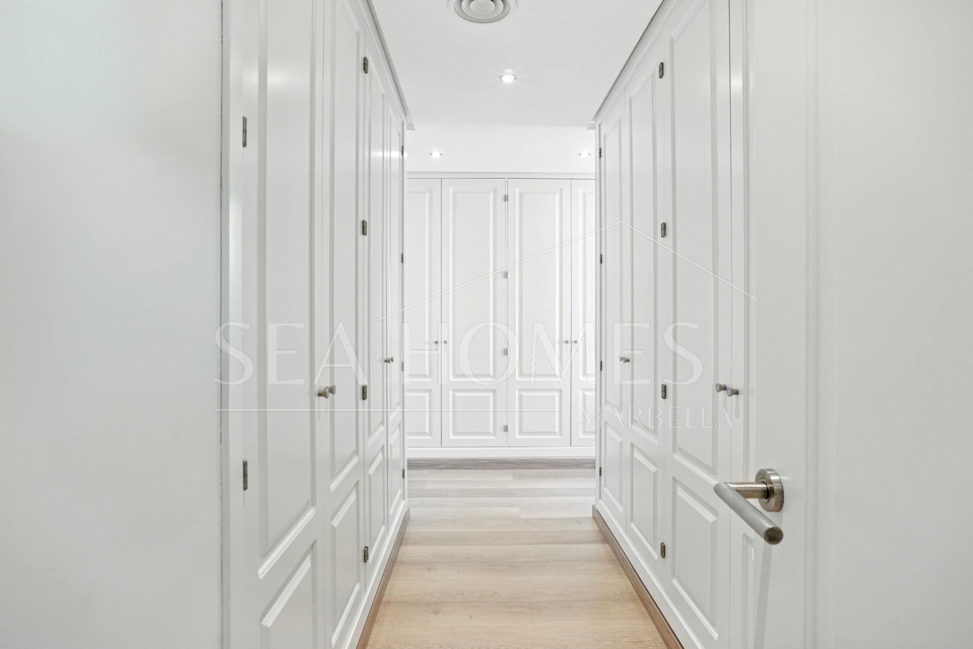 South-Facing Townhouse with Stunning Sea Views in Los Jaralillos, El Paraíso, Benahavís