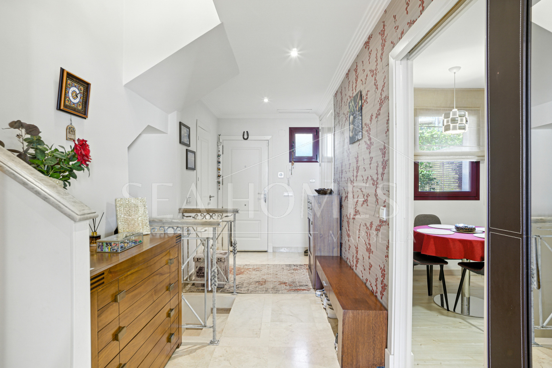 South-Facing Townhouse with Stunning Sea Views in Los Jaralillos, El Paraíso, Benahavís