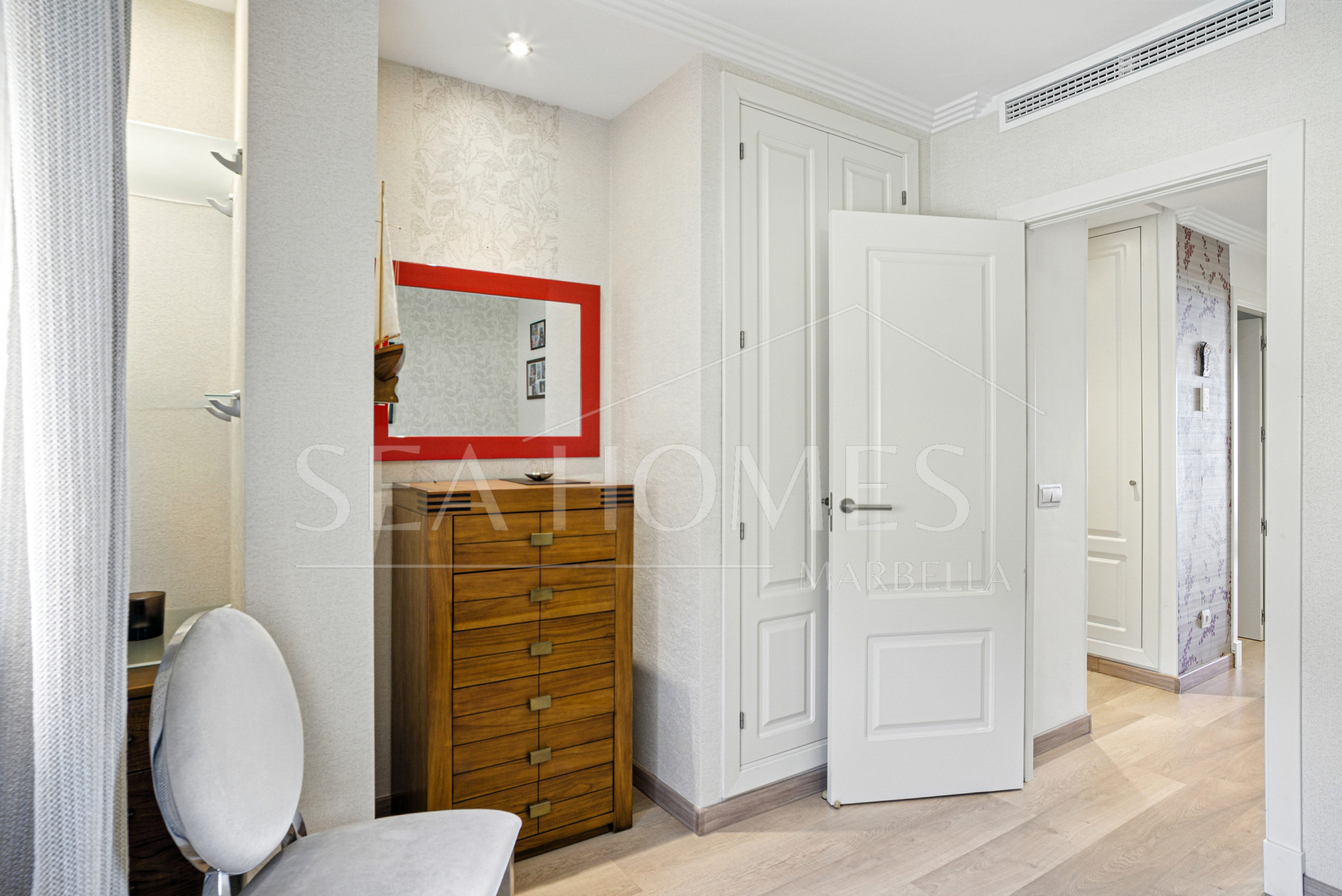 South-Facing Townhouse with Stunning Sea Views in Los Jaralillos, El Paraíso, Benahavís