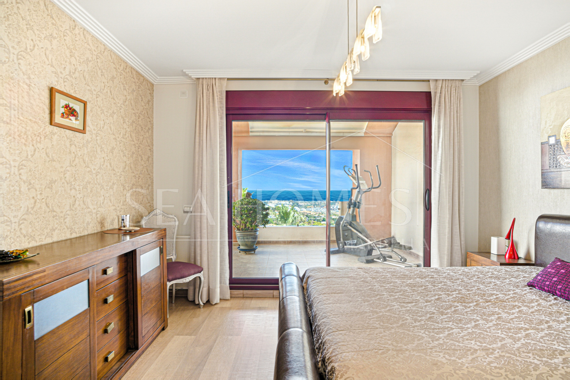 South-Facing Townhouse with Stunning Sea Views in Los Jaralillos, El Paraíso, Benahavís