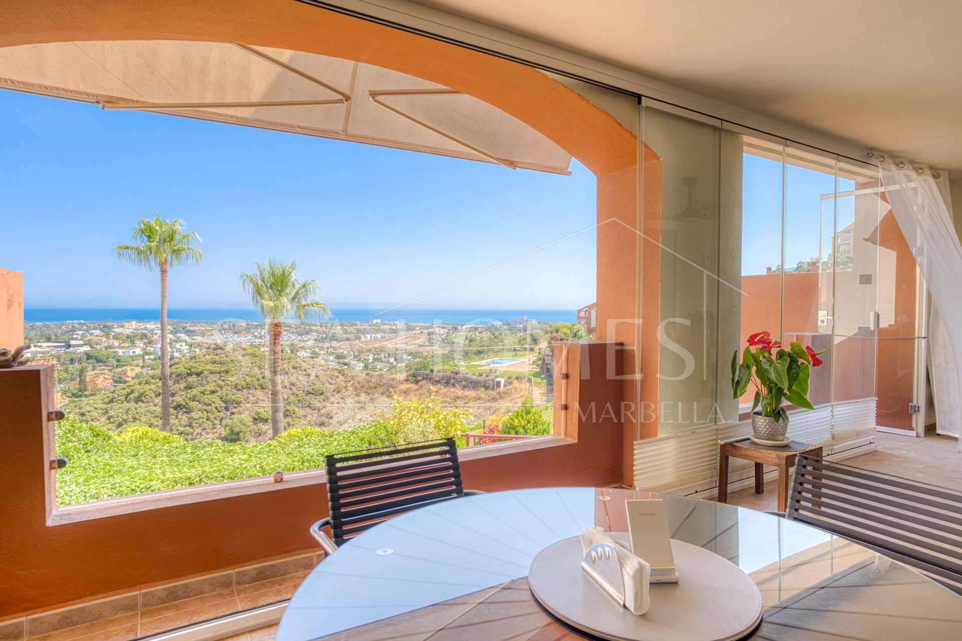 South-Facing Townhouse with Stunning Sea Views in Los Jaralillos, El Paraíso, Benahavís