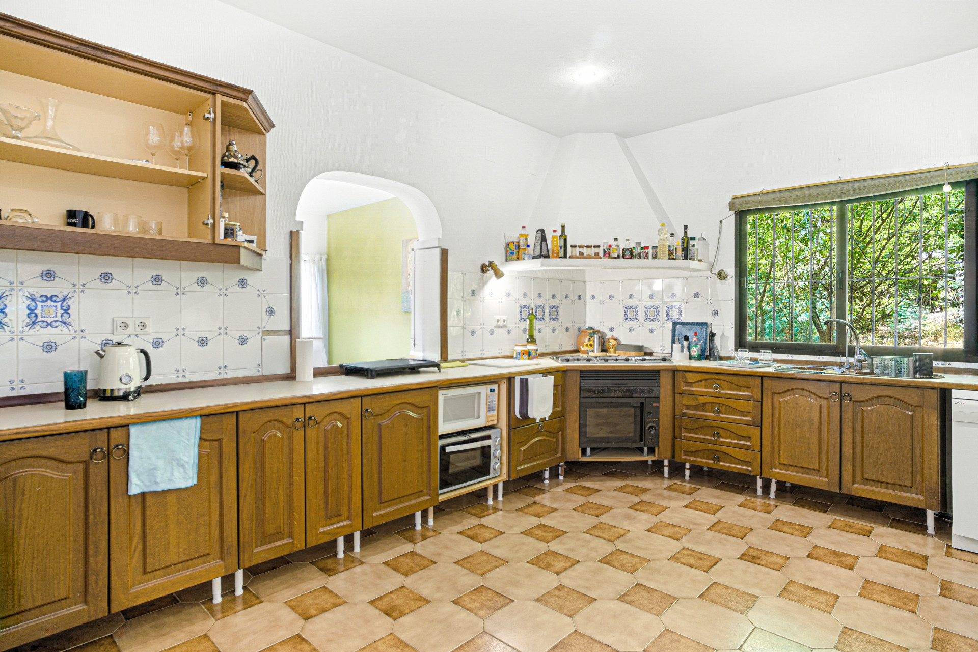 Fantastic opportunity – Four bedroom, south east facing private villa in Hacienda Las Chapas, Marbella