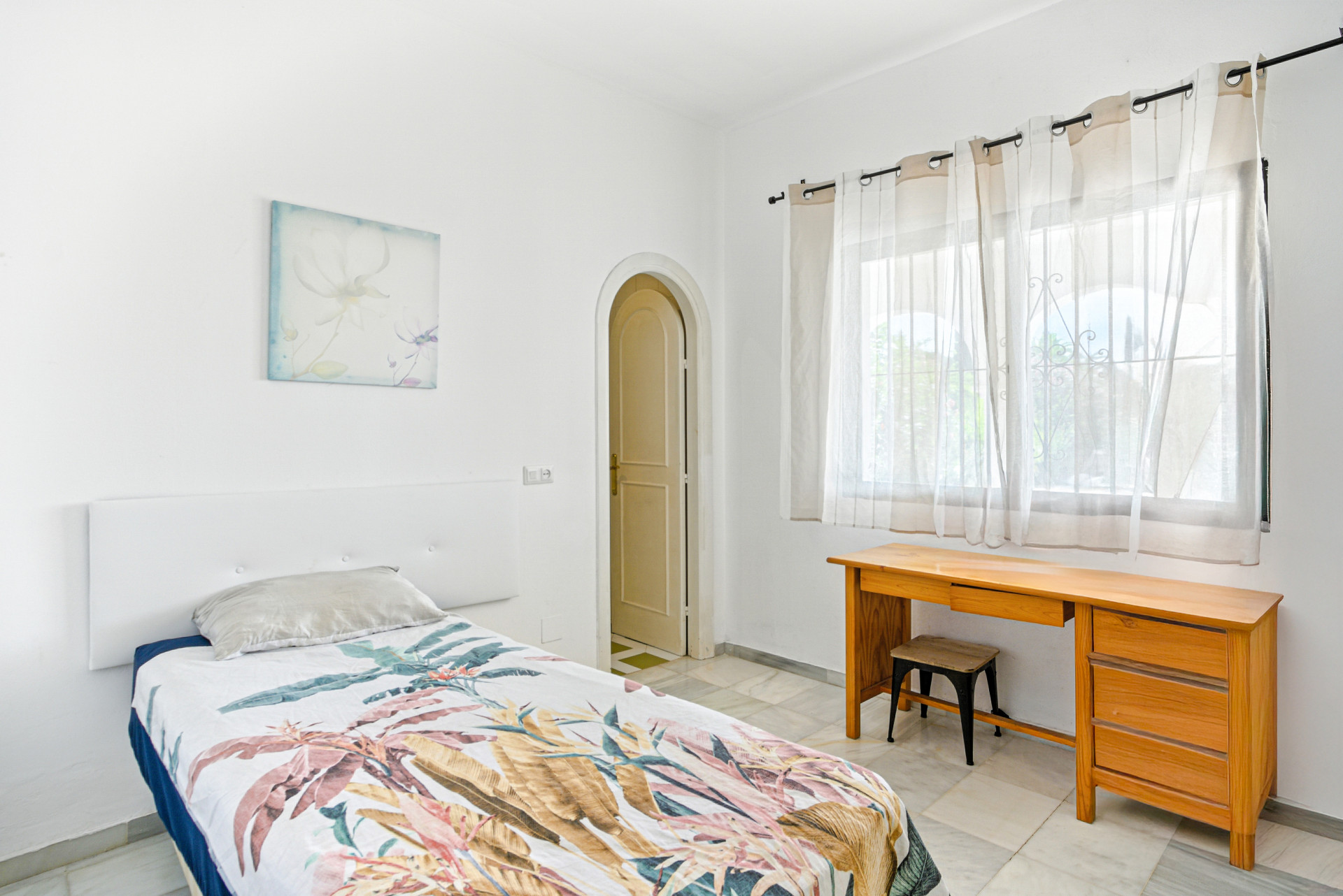 Fantastic opportunity – Four bedroom, south east facing private villa in Hacienda Las Chapas, Marbella