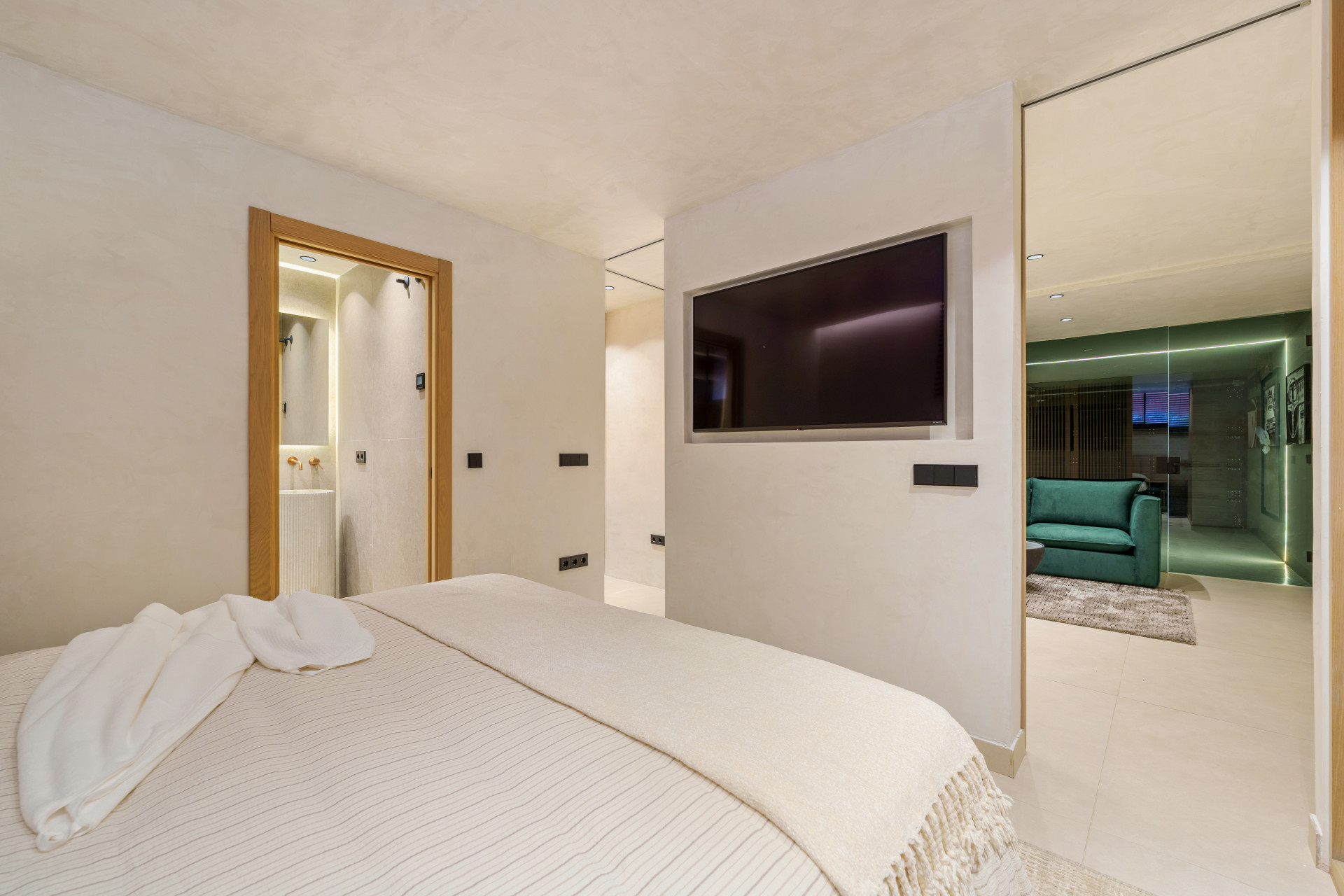 Fully renovated four bedroom townhouse in Altos de Puente Romano, Marbella Golden Mile