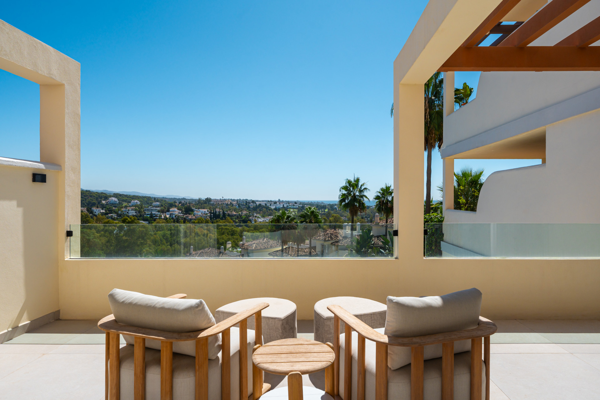 Beautifully renovated three bedroom apartment in Palacetes Los Belvederes, Nueva Andalucia