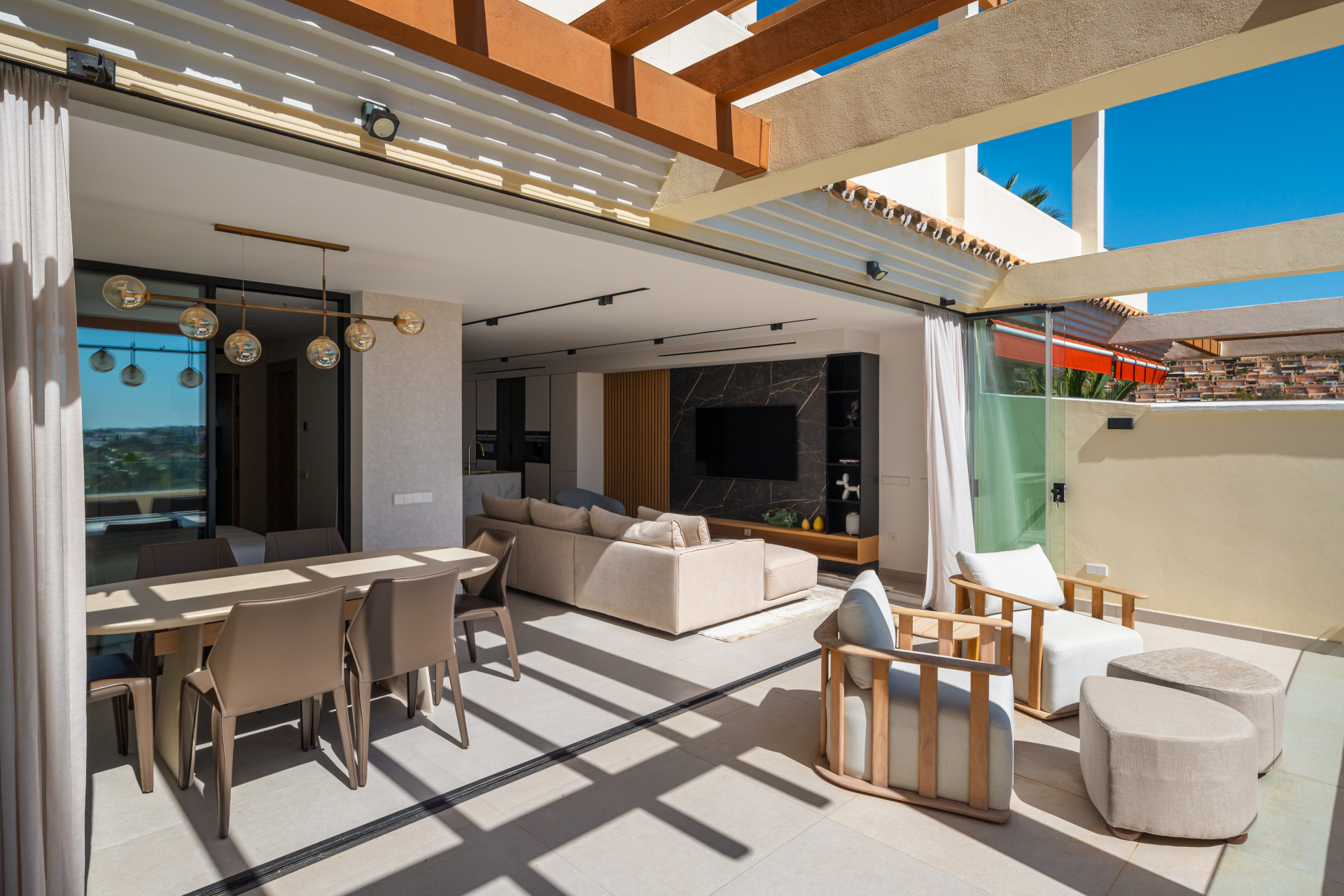 Beautifully renovated three bedroom apartment in Palacetes Los Belvederes, Nueva Andalucia