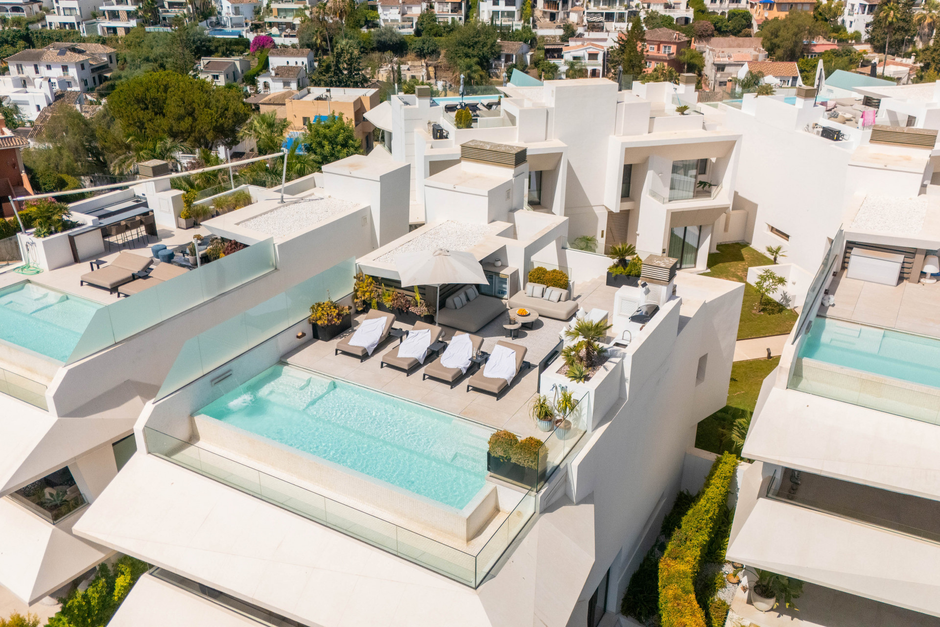 Villa de lujo de cuatro dormitorios con panorámico Vistas ubicadas en Celeste, Nueva Andalucía