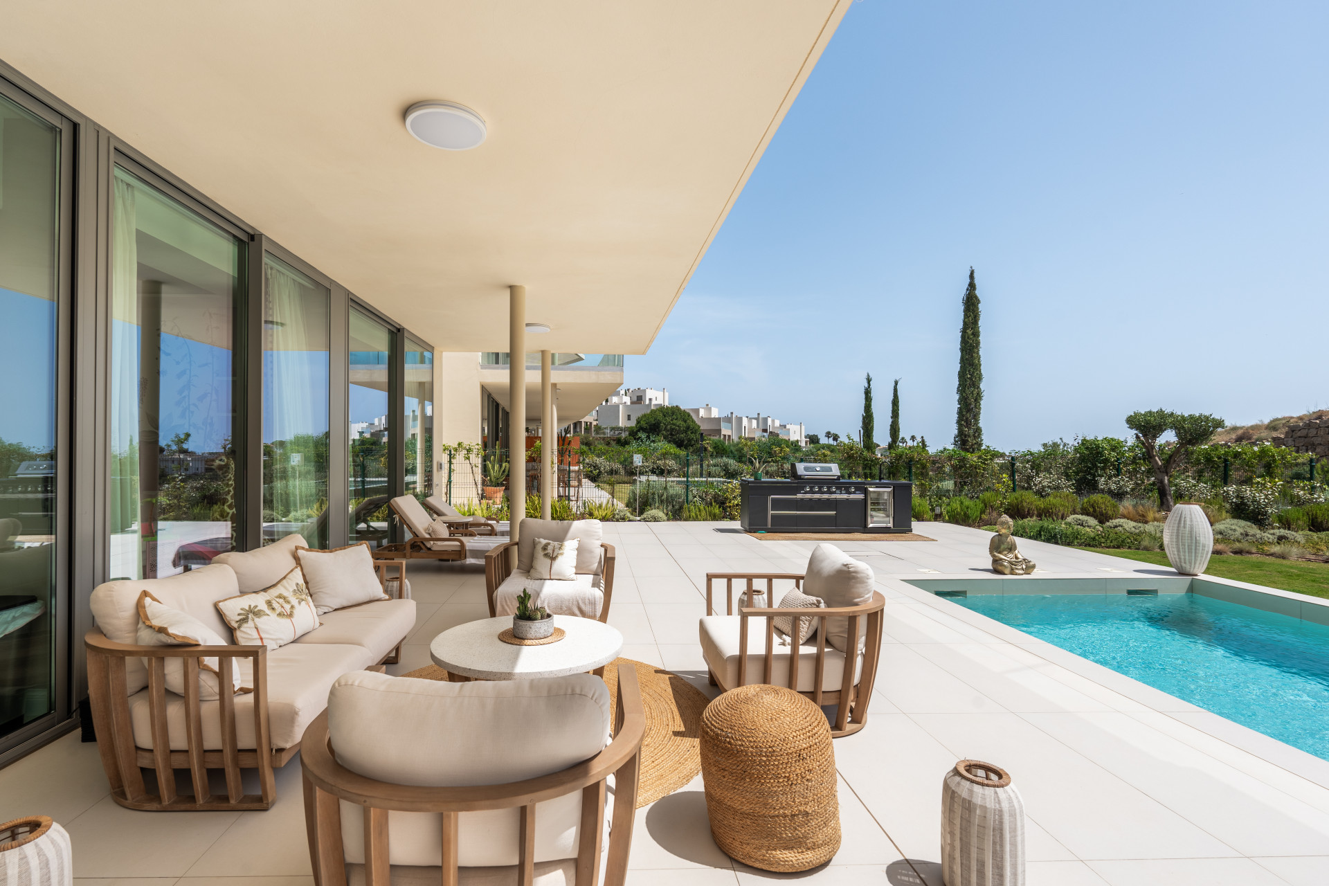 Apartamento de lujo de tres dormitorios con piscina privada en Reserva del Higuerón