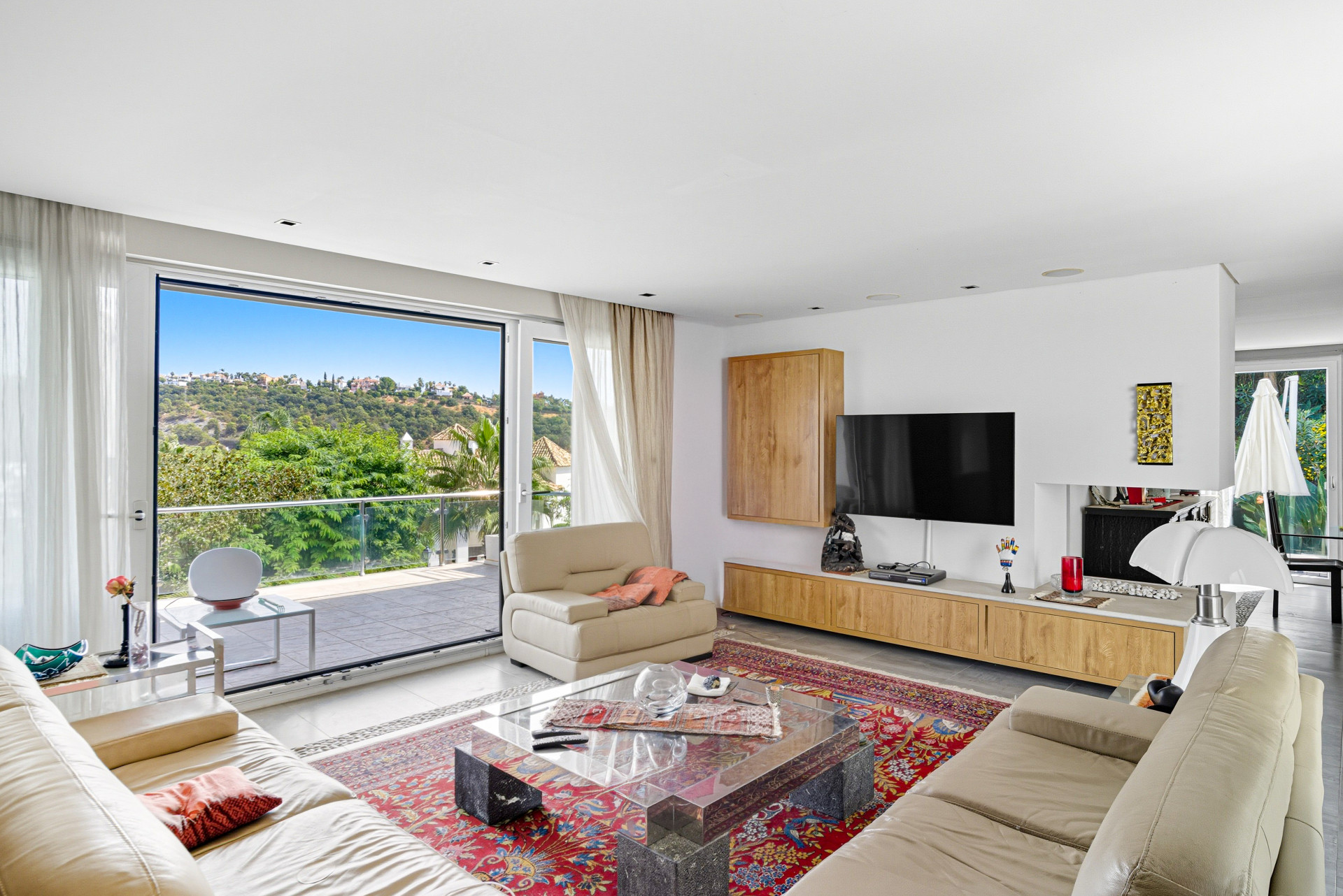 Geräumiges fünf Schlafzimmer, Villa im exklusiven Los Arqueros Golf Resort in Benahavís