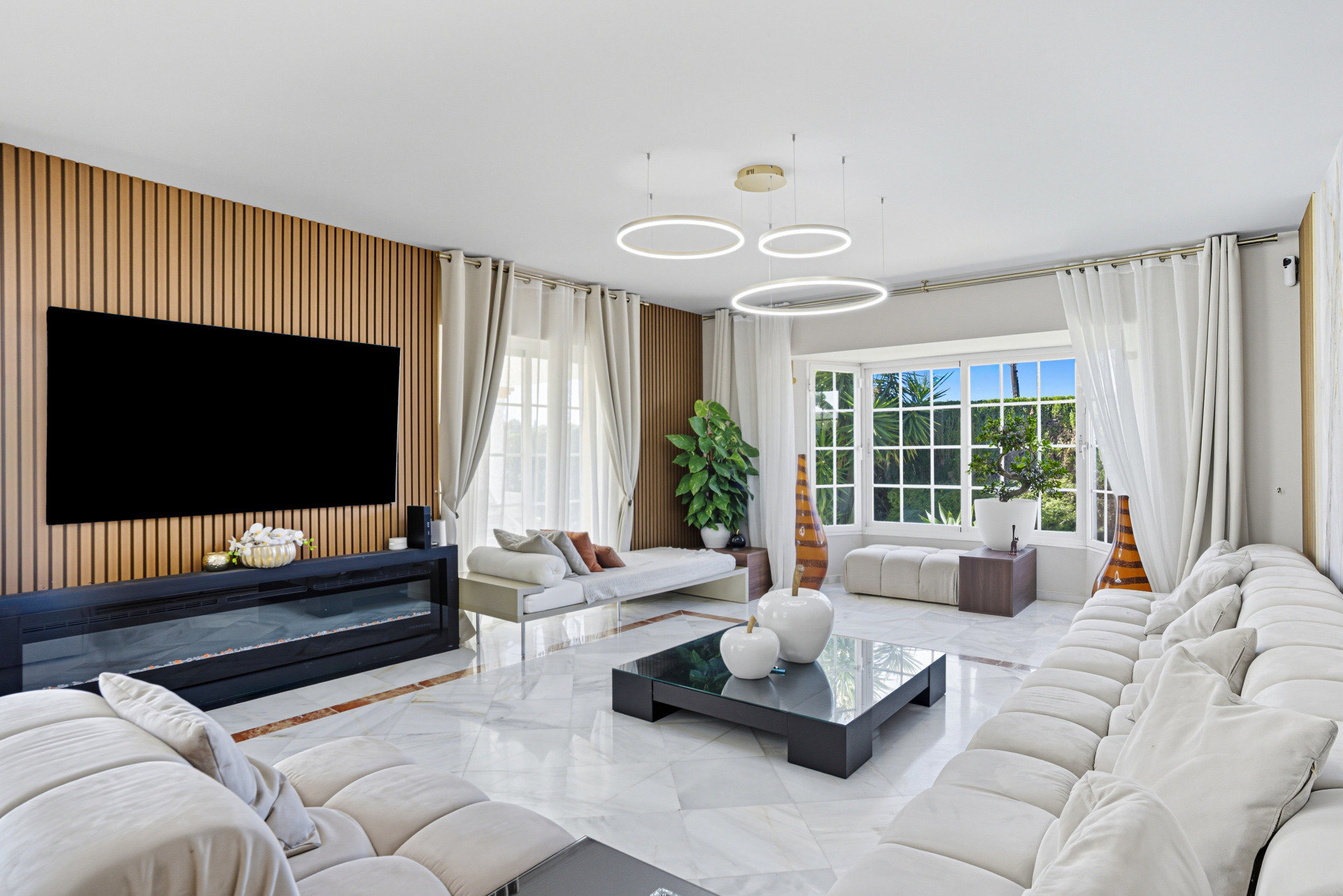 Hermosa Villa de seis dormitorios enclavada en el corazón de Guadalmina Alta, Marbella