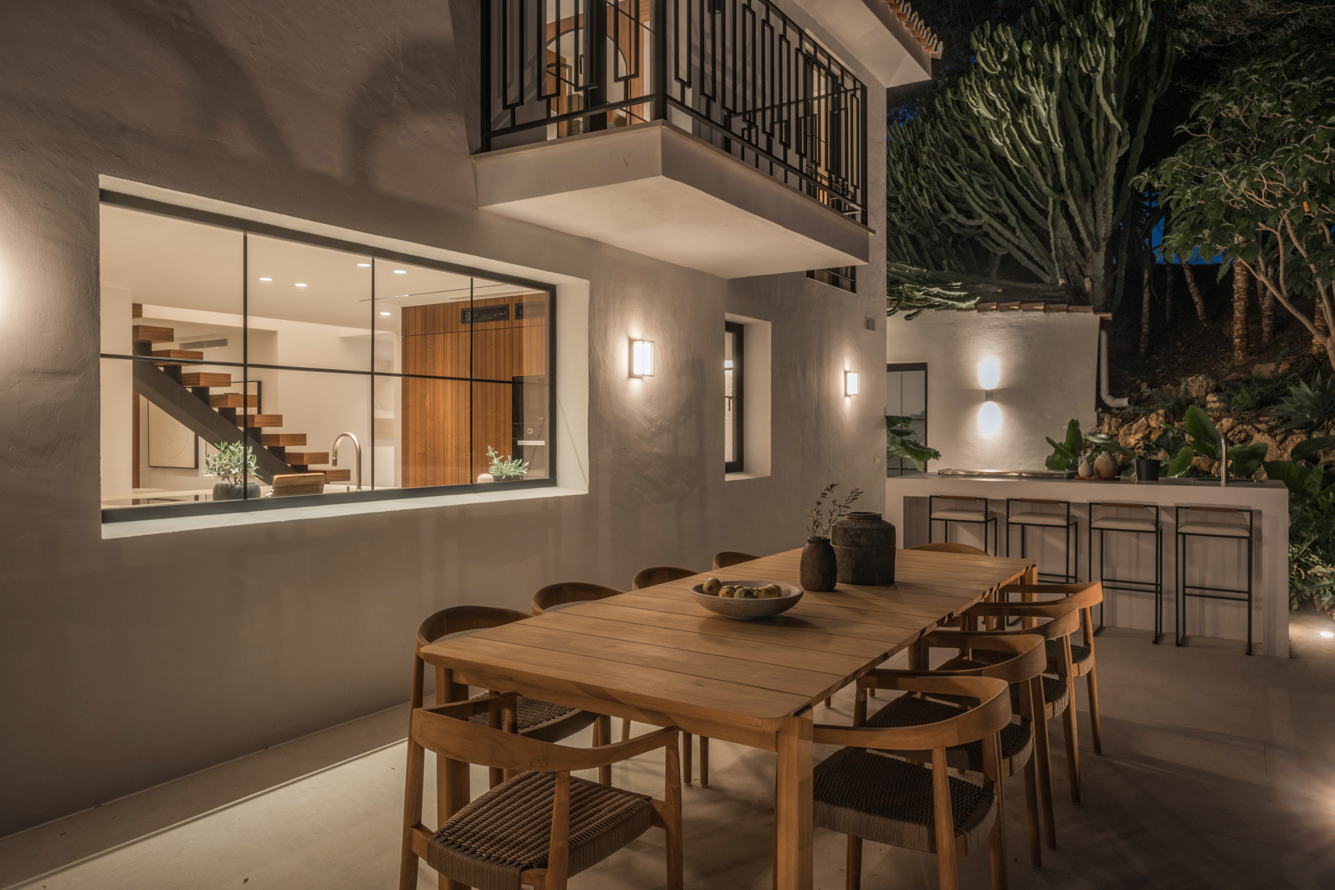 Exquisite Renovated Five Bedroom Villa with Sea Views located in Prestigious Peñablanca, Nueva Andalucia.