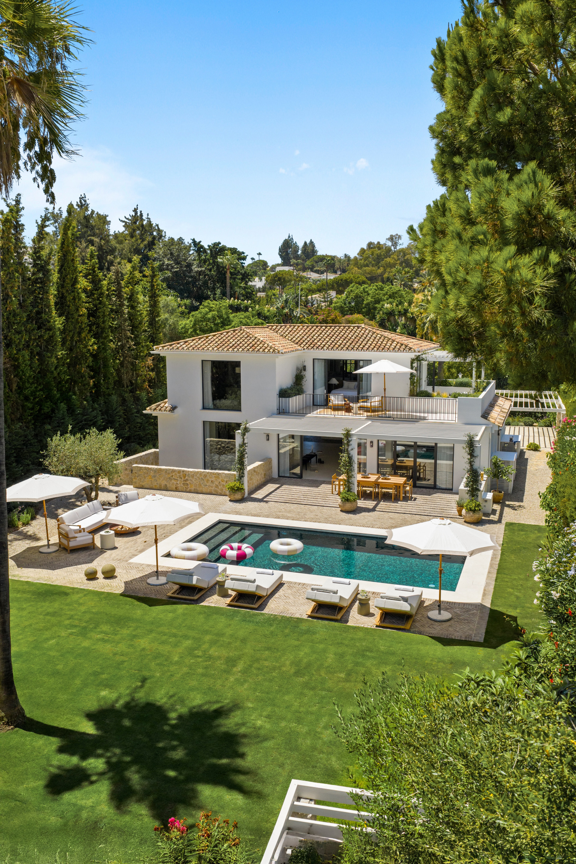 Exceptional four bedroom frontline golf villa in Las Brisas, Nueva Andalucia