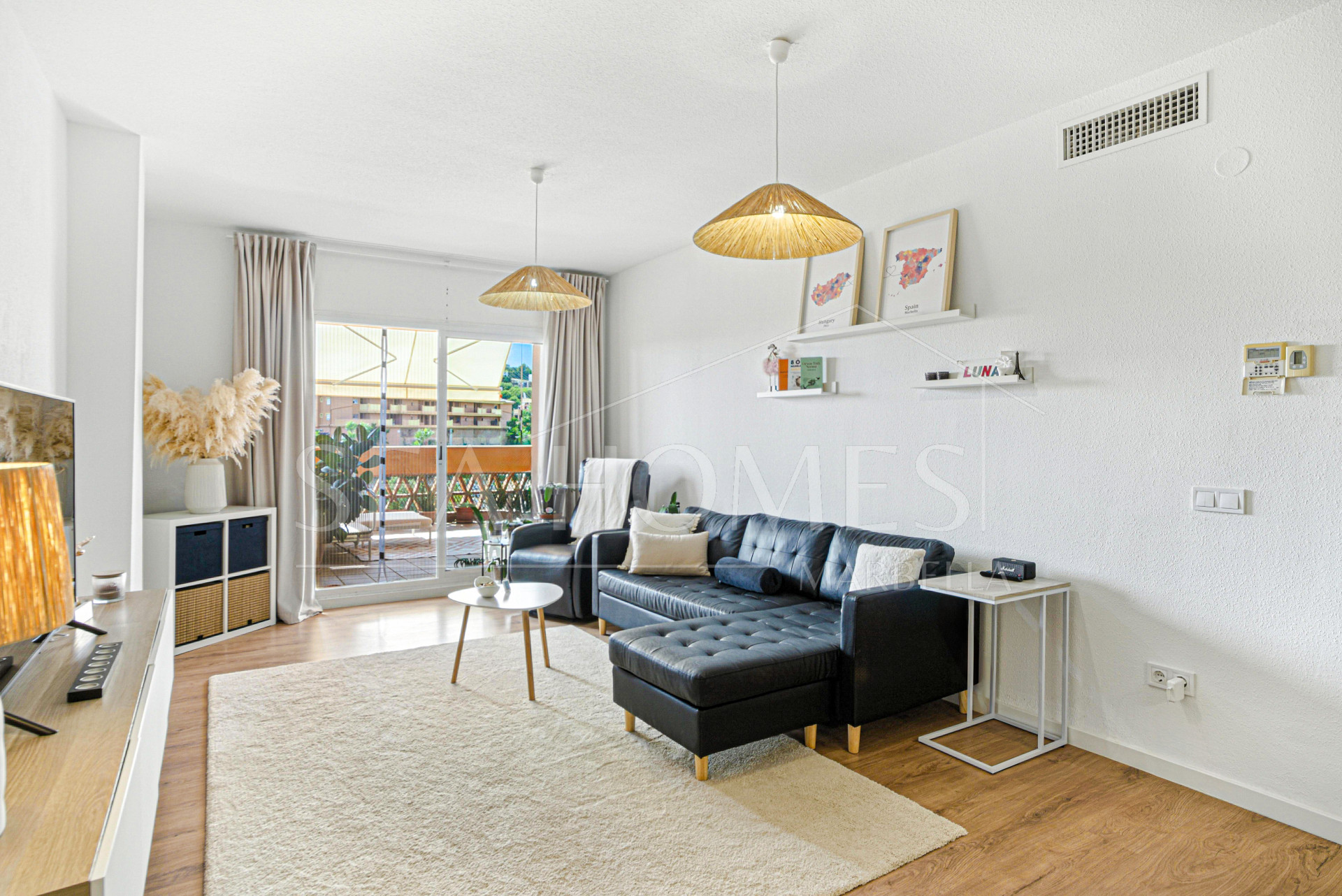 Beautifully renovated, south west facing, two bedroom apartment located in the residential area of Reserva de Marbella