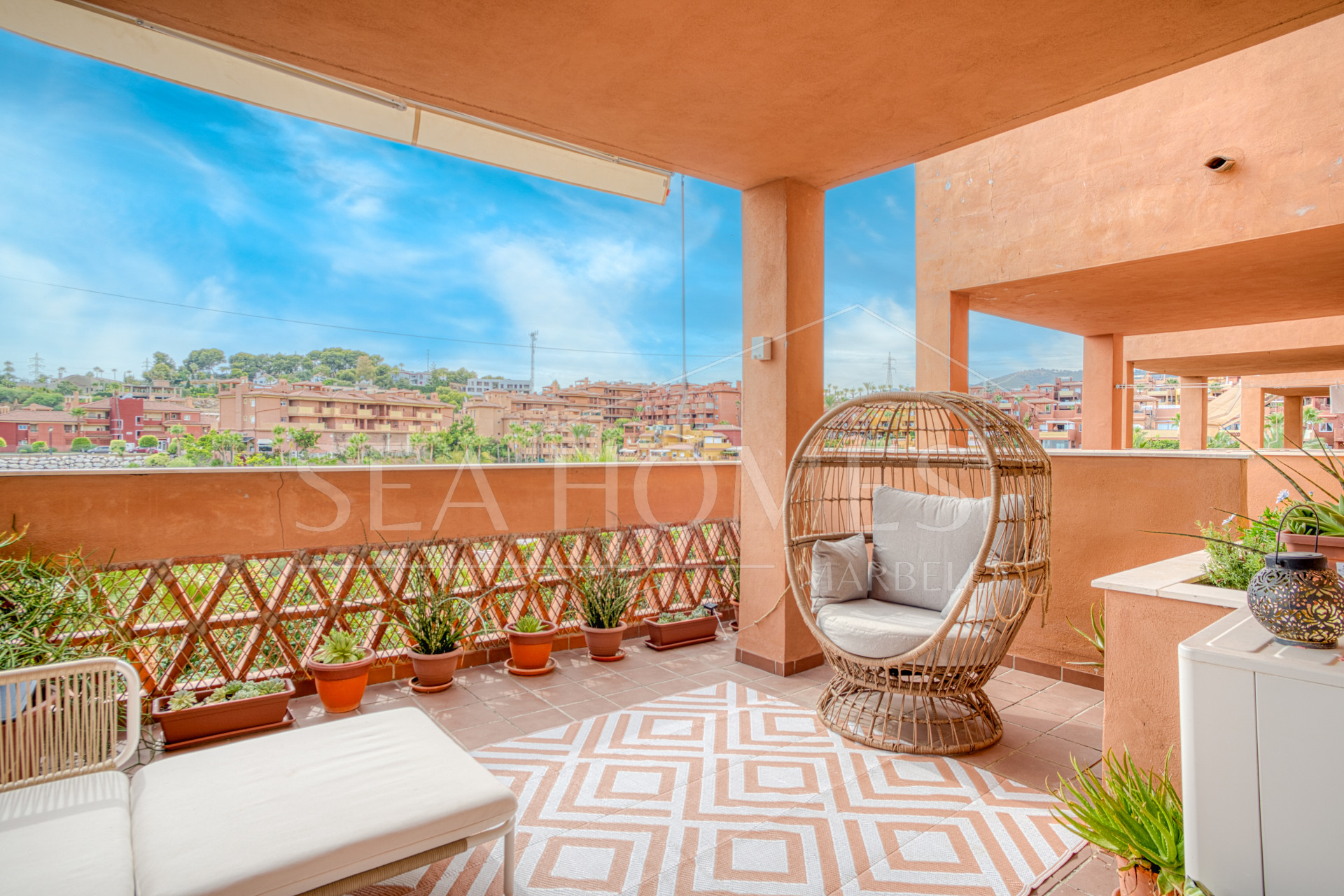 Beautifully renovated, south west facing, two bedroom apartment located in the residential area of Reserva de Marbella