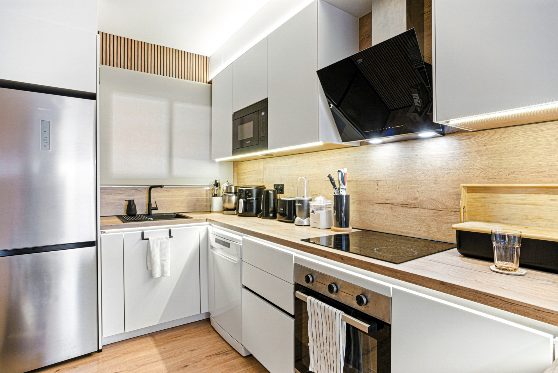 Hermoso reformado, orientado al suroeste, apartamento de dos dormitorios situado en la zona residencial de Reserva de Marbella