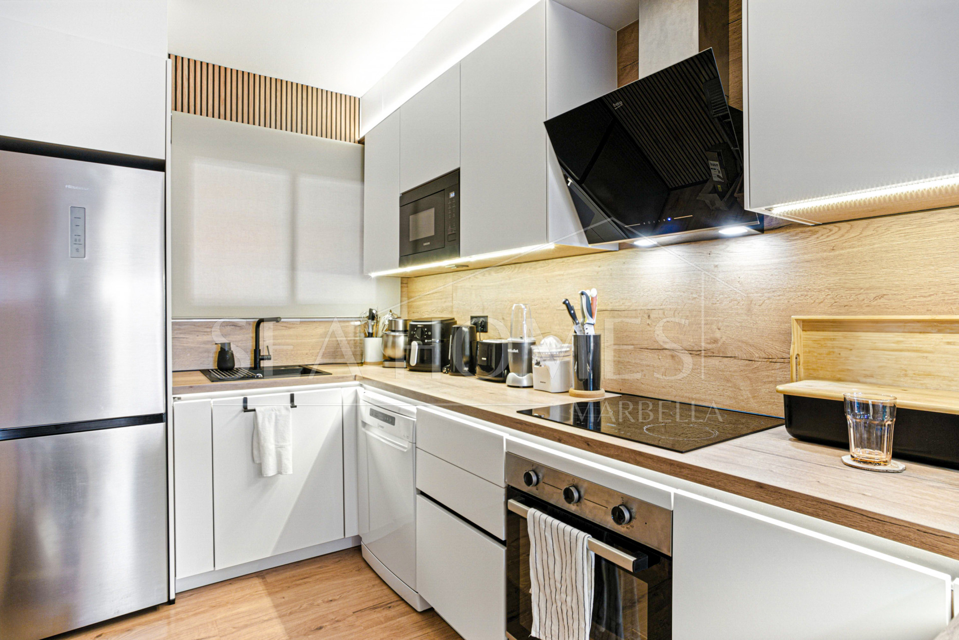 Beautifully renovated, south west facing, two bedroom apartment located in the residential area of Reserva de Marbella