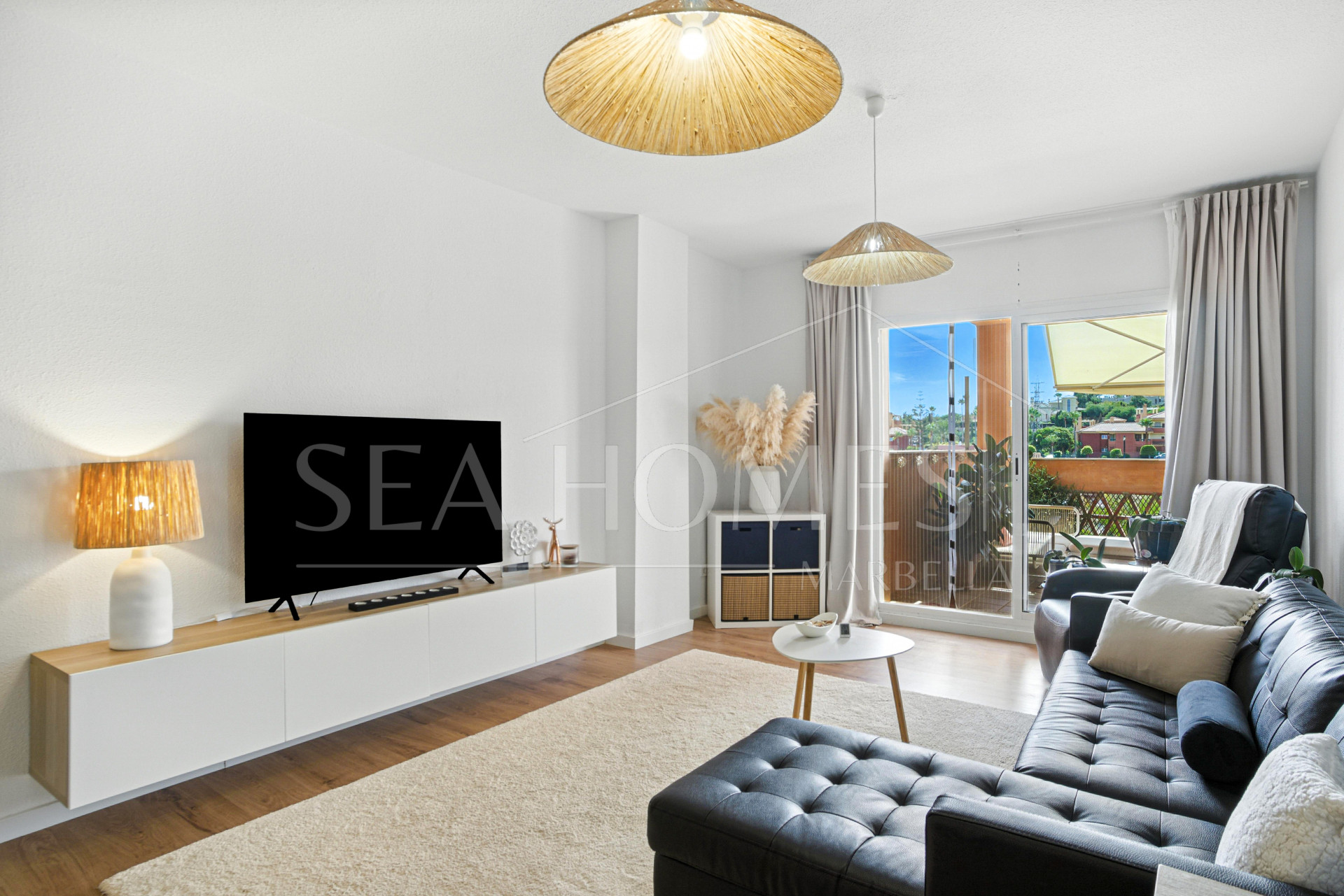 Beautifully renovated, south west facing, two bedroom apartment located in the residential area of Reserva de Marbella