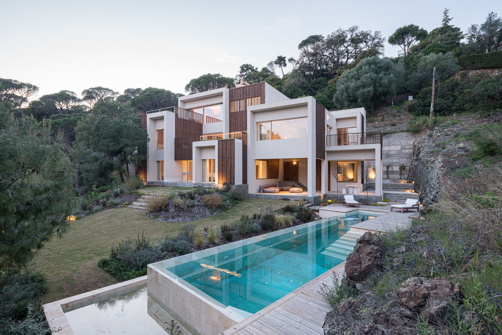 Beautiful five bedroom villa located in the prestigious gated community of El Madroñal, Benahavis