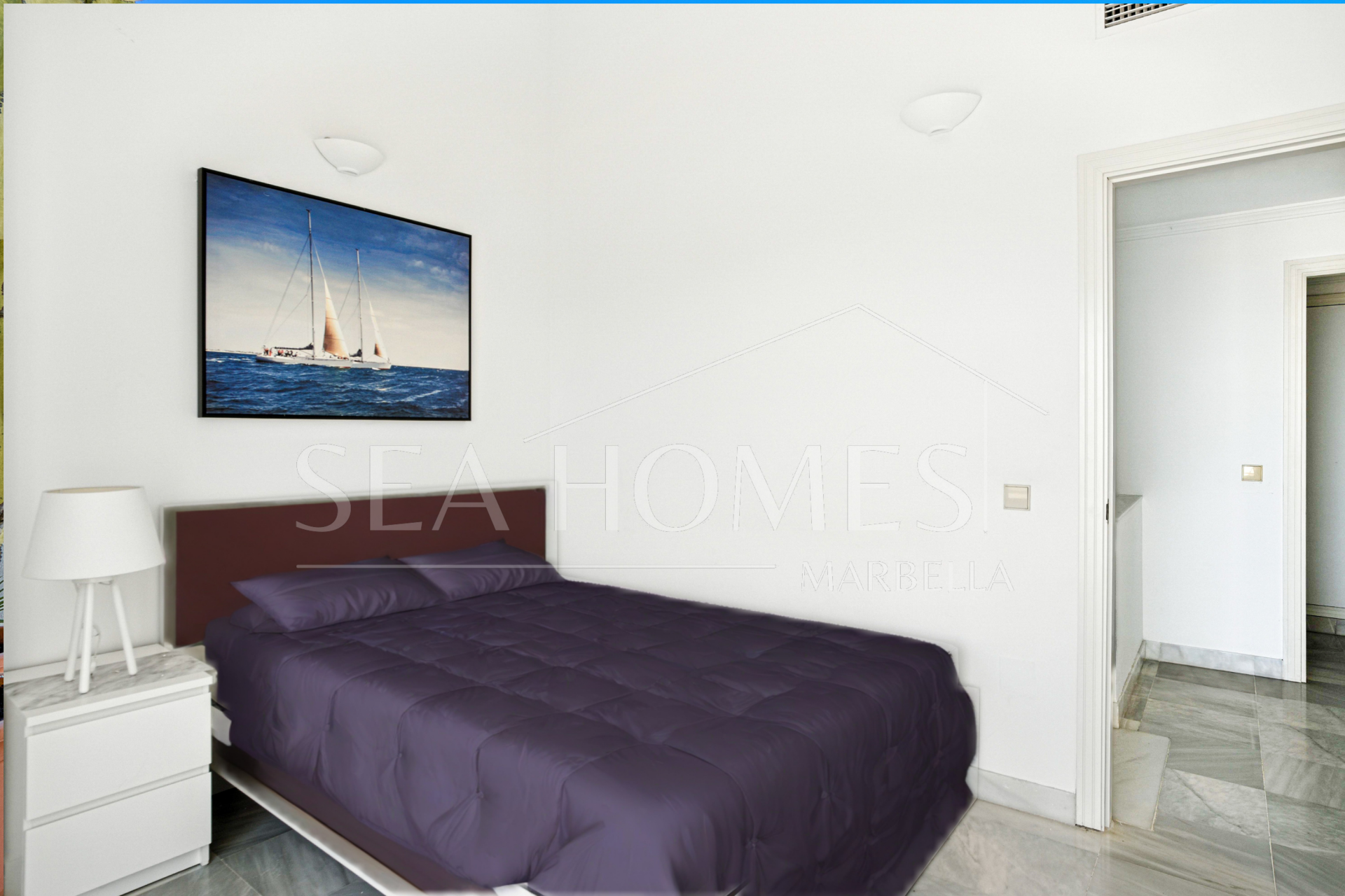 Three bedroom, south facing duplex penthouse with sea views, located in the sought-after community of Pinos de Nagüeles, on Marbella´sGolden Mile
