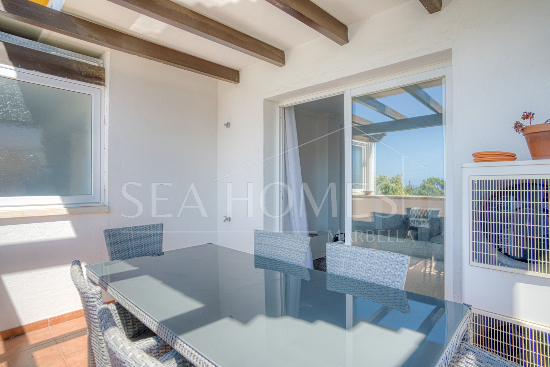 Three bedroom, south facing duplex penthouse with sea views, located in the sought-after community of Pinos de Nagüeles, on Marbella´sGolden Mile