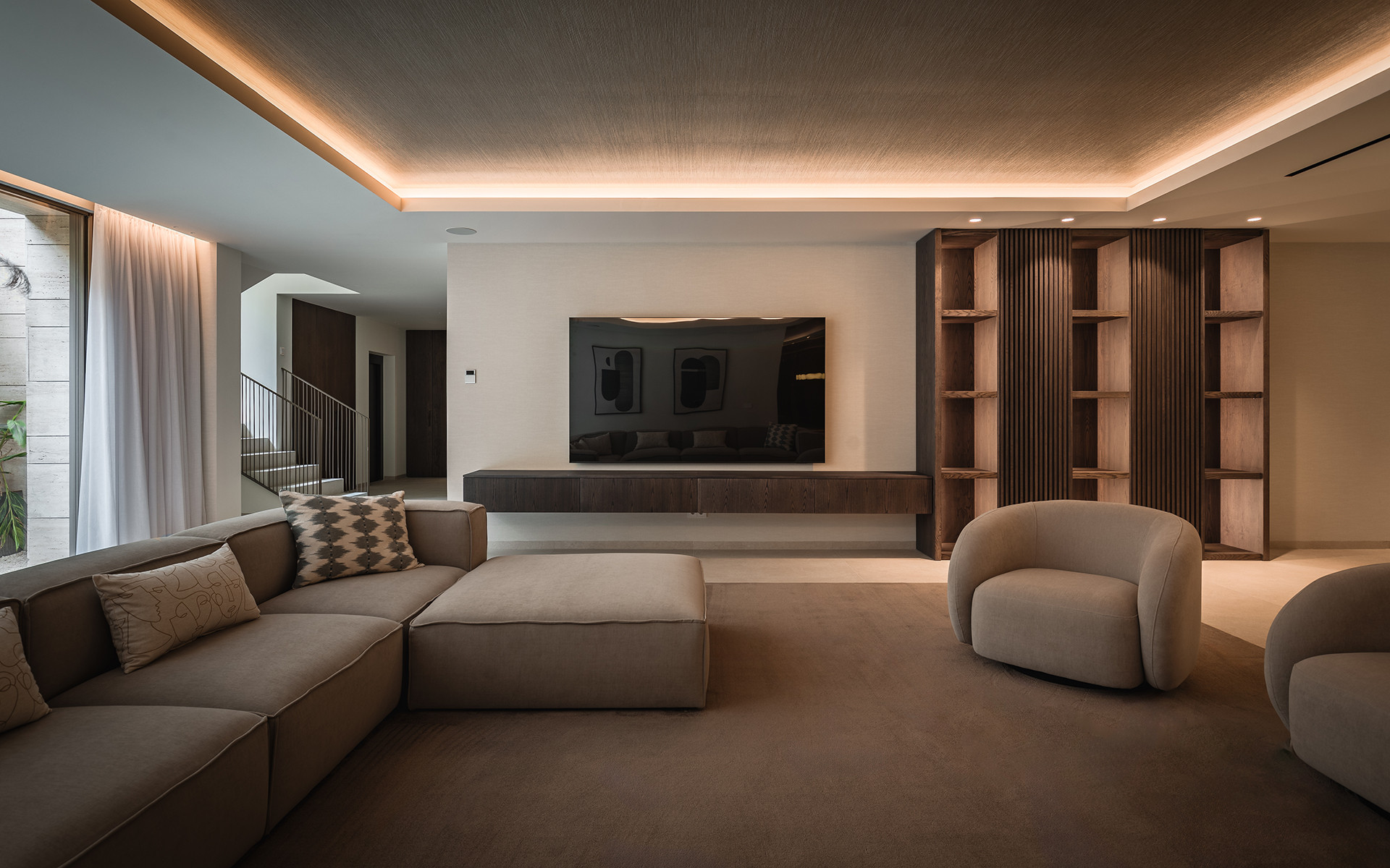 Luxurious Five Bedroom Brand-New Villa with Rooftop Solarium located in El Paraiso Alto, Benahavis