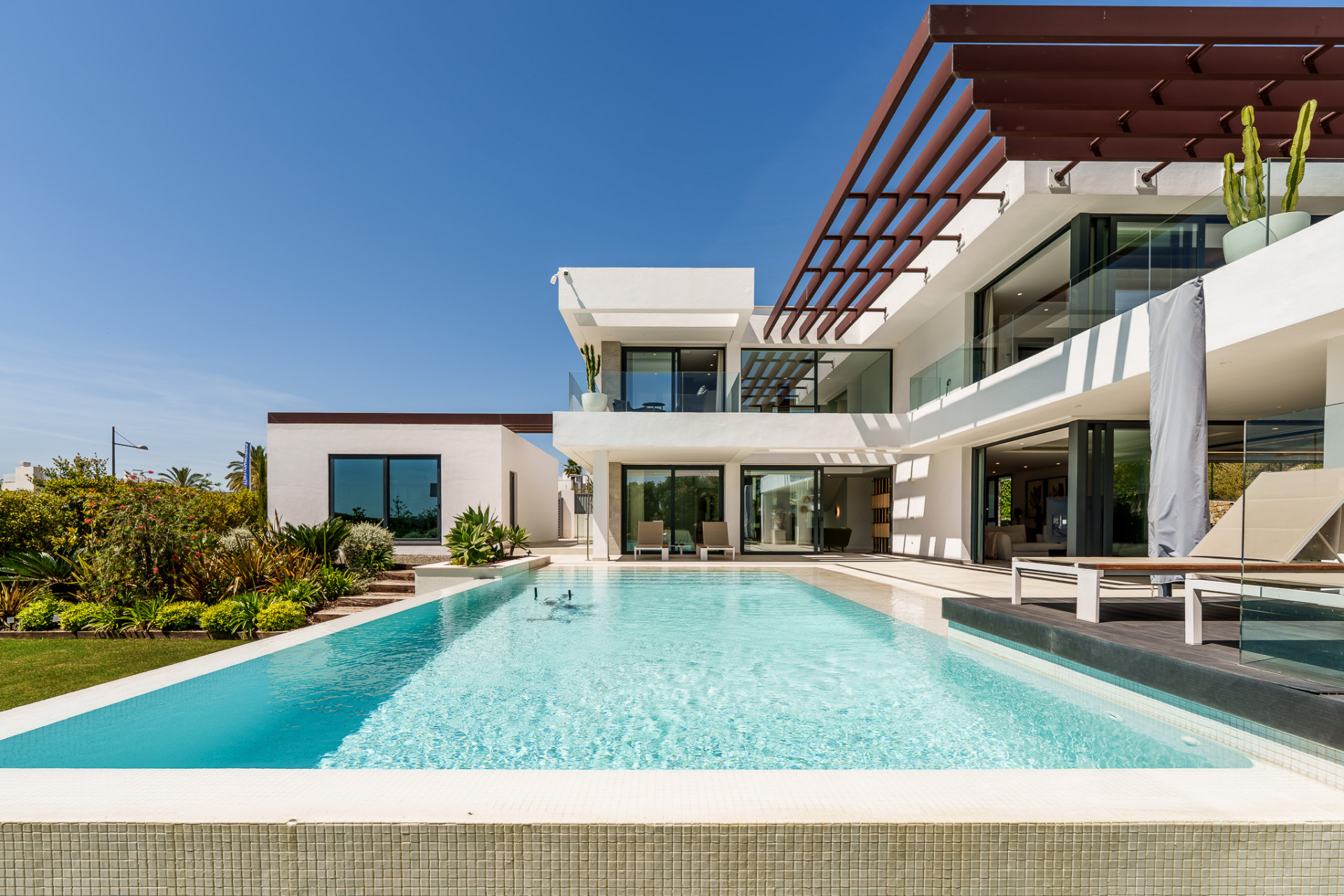 Beautiful five bedroom villa with captivating views located in Cancelada, Estepona