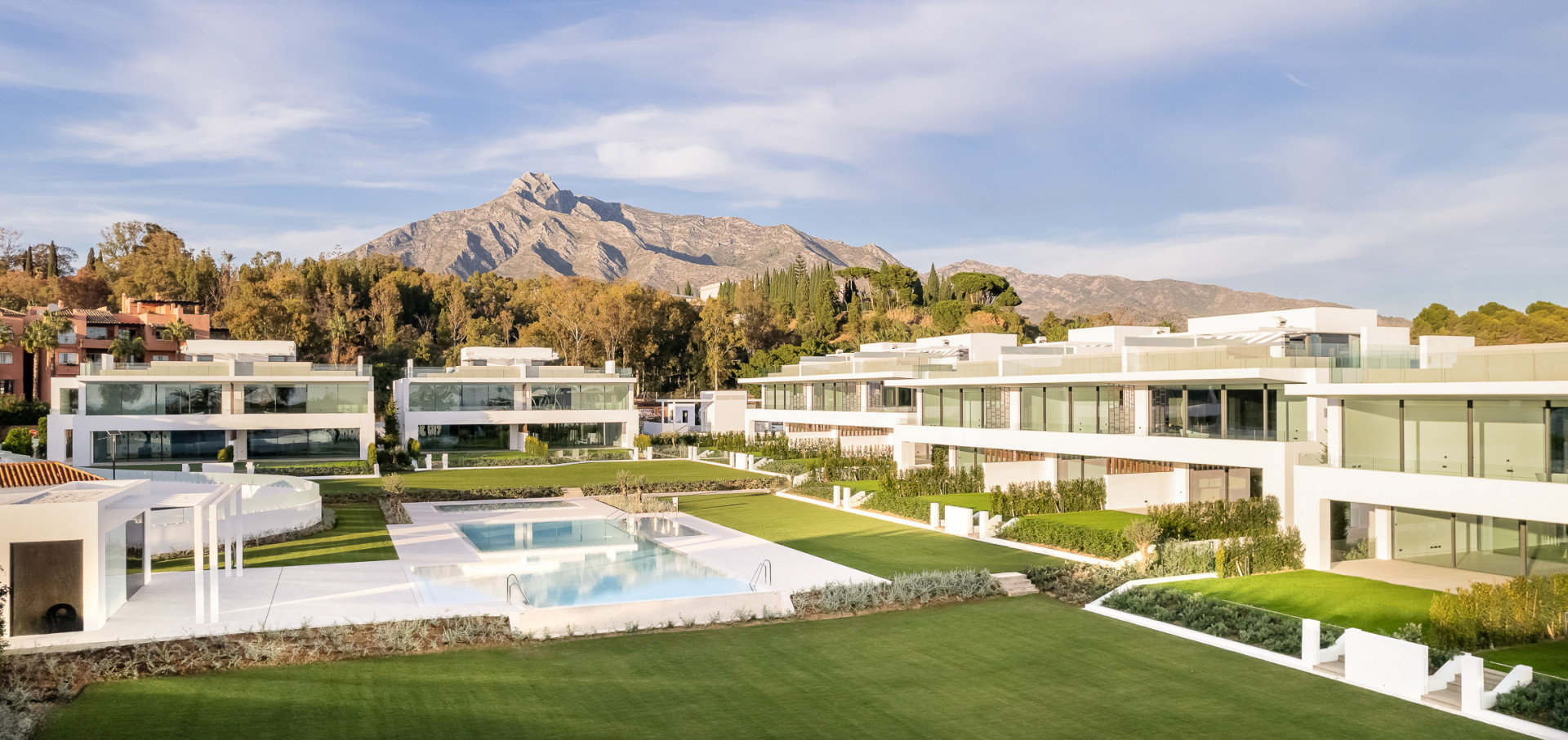 Modern Luxury Four Bedroom Villa with Panoramic Sea & Mountain Views on Marbella’s Golden Mile
