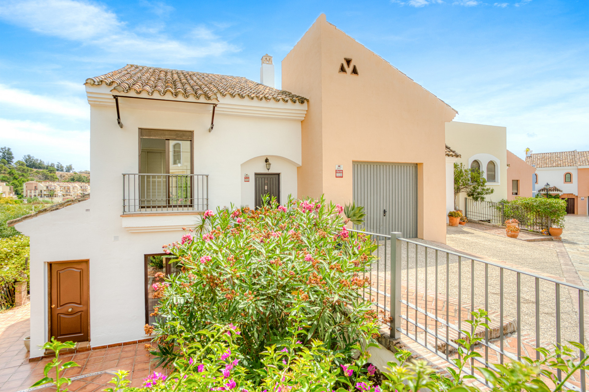 Elegant, four bedroom corner townhouse located in the exclusive community of Los Almendros, Benahavis