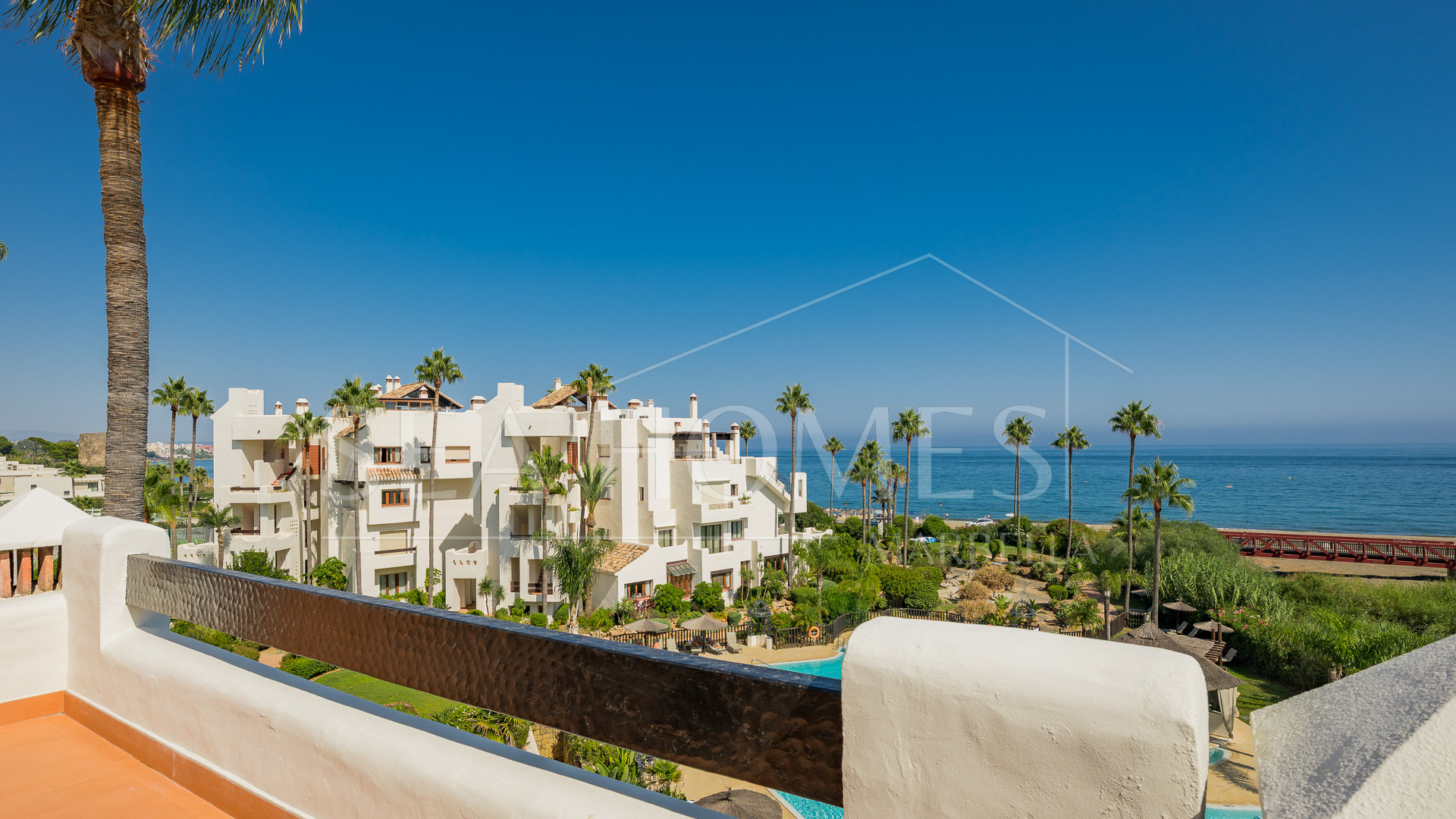 Beautifully renovated, south facing three bedroom penthouse located in prestigious beachfront community Bahia del Velerin, Estepona.