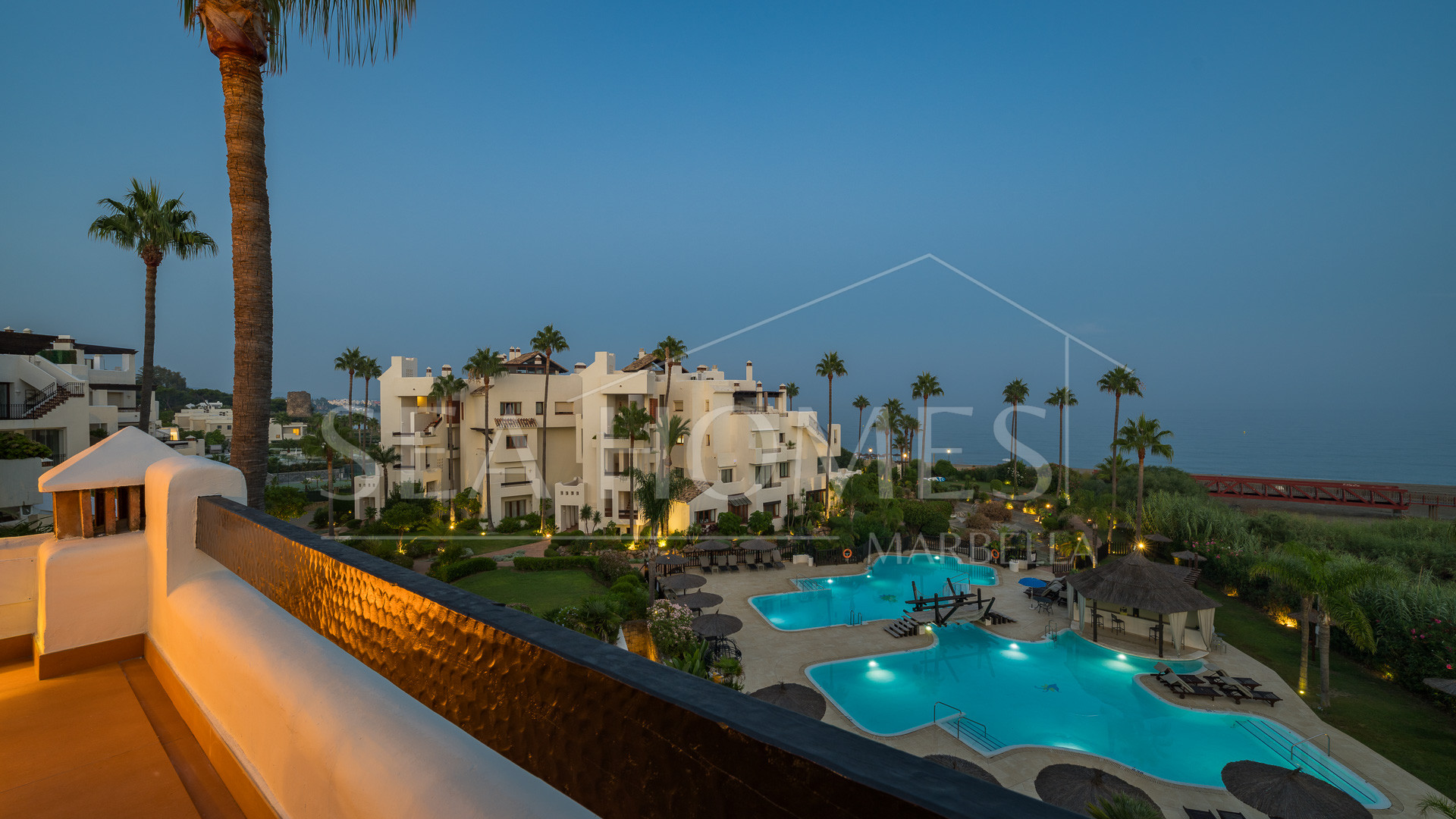 Beautifully renovated, south facing three bedroom penthouse located in prestigious beachfront community Bahia del Velerin, Estepona.