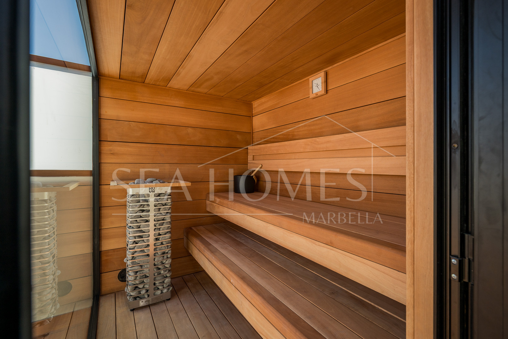 Beautifully renovated, south facing three bedroom penthouse located in prestigious beachfront community Bahia del Velerin, Estepona.