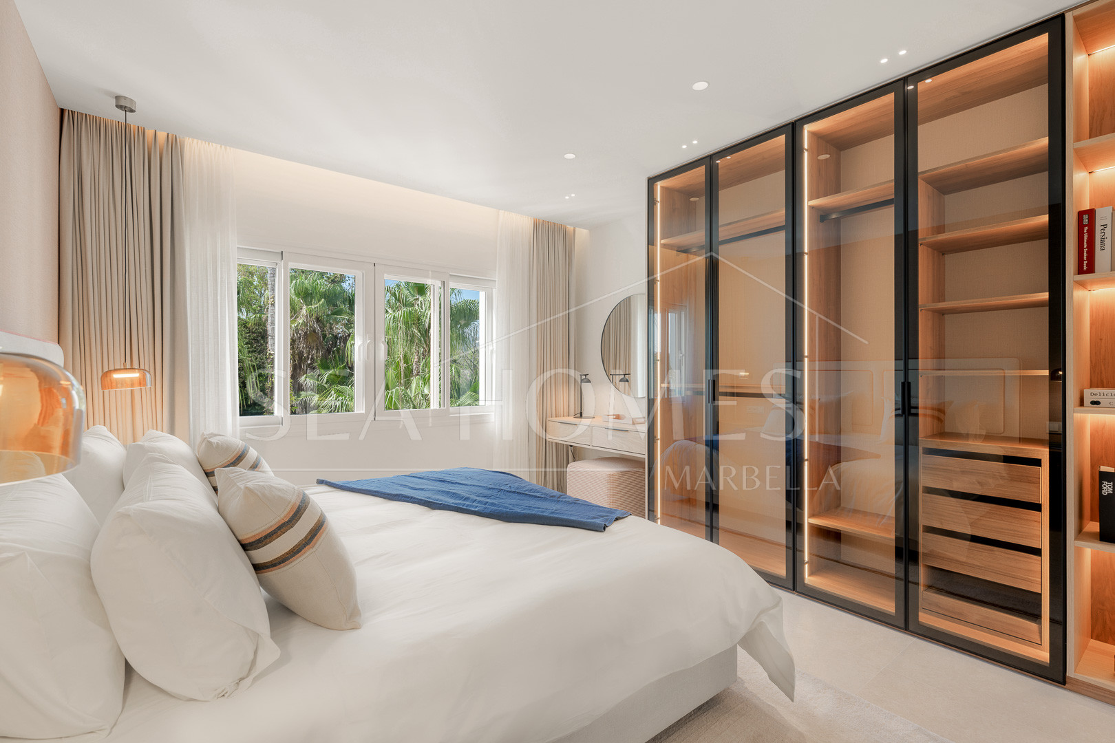 Beautifully renovated, south facing three bedroom penthouse located in prestigious beachfront community Bahia del Velerin, Estepona.