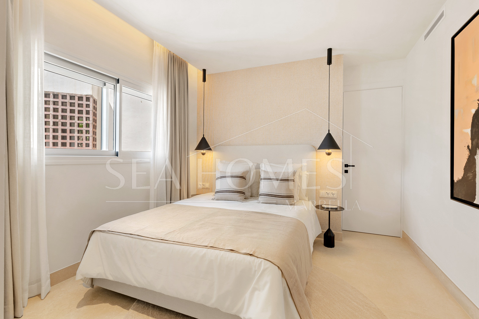 Beautifully renovated, south facing three bedroom penthouse located in prestigious beachfront community Bahia del Velerin, Estepona.