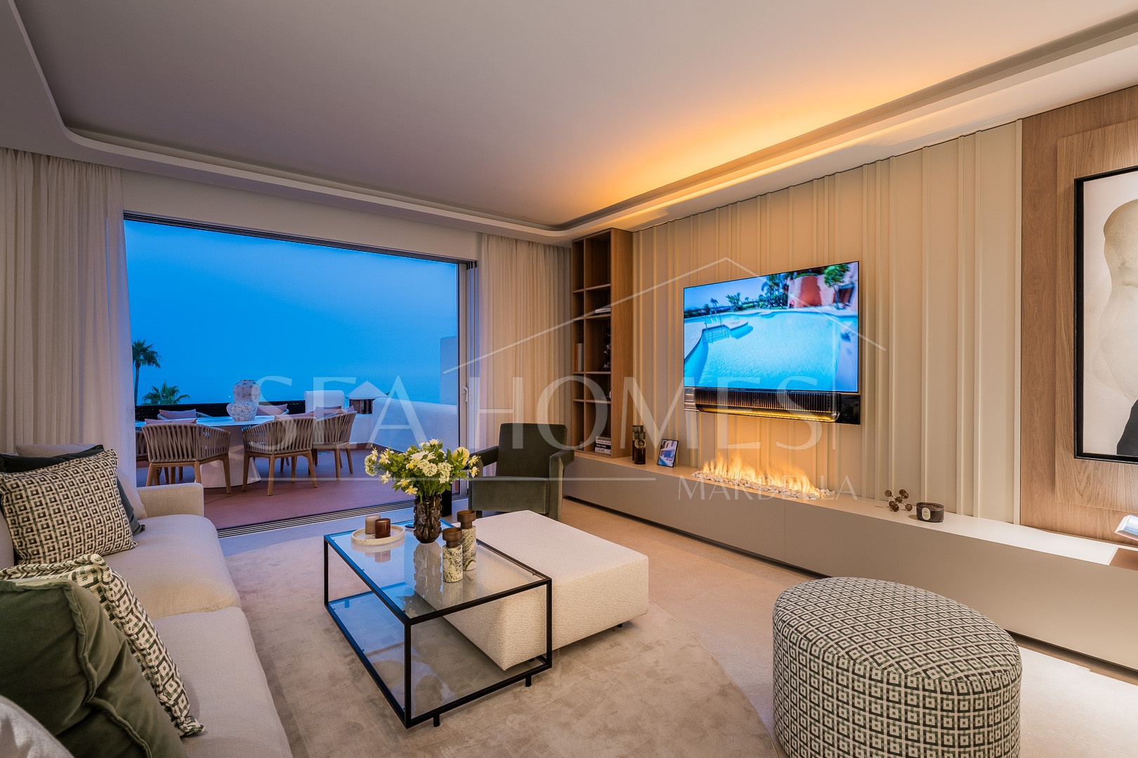 Beautifully renovated, south facing three bedroom penthouse located in prestigious beachfront community Bahia del Velerin, Estepona.