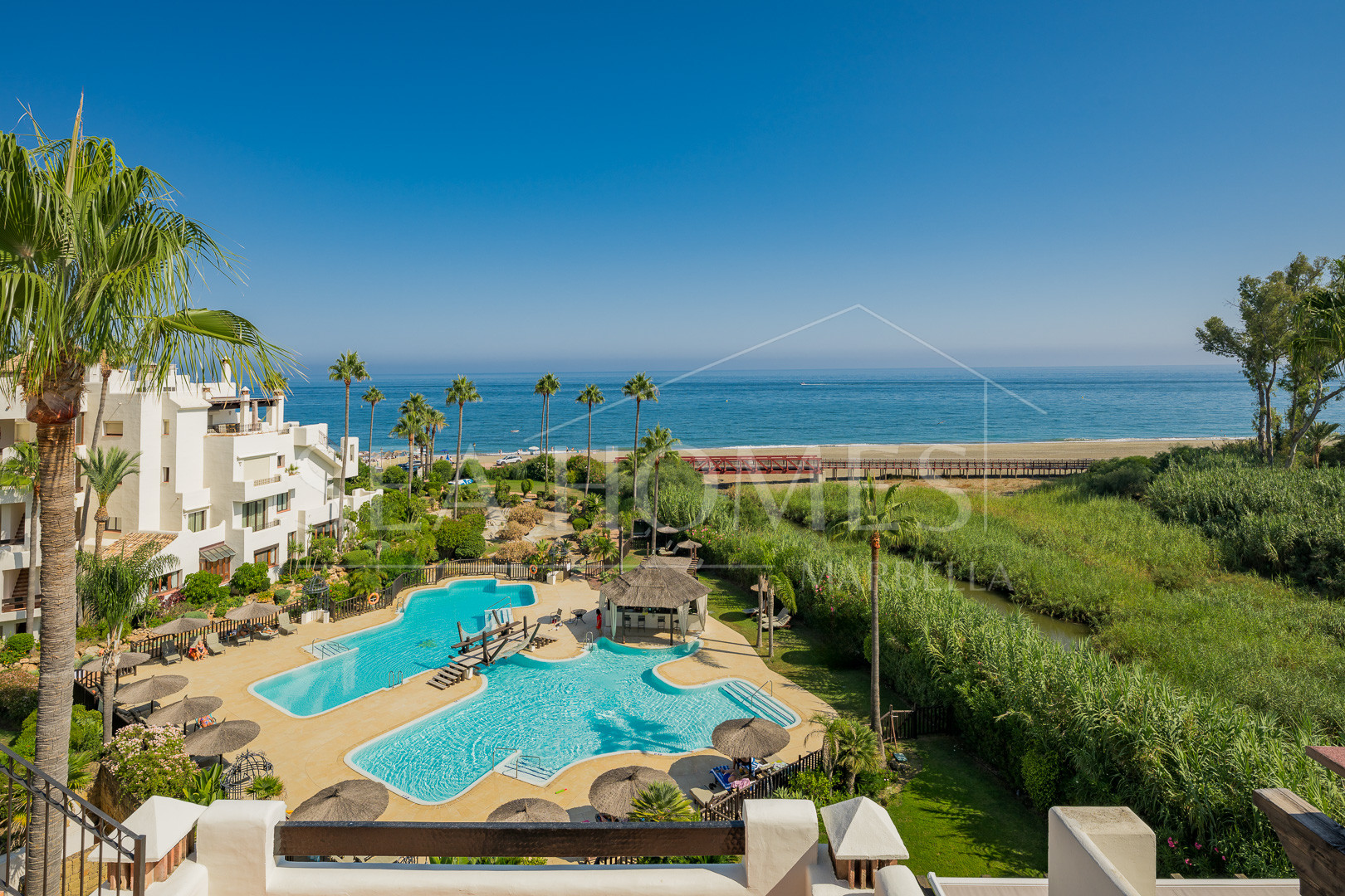 Beautifully renovated, south facing three bedroom penthouse located in prestigious beachfront community Bahia del Velerin, Estepona.