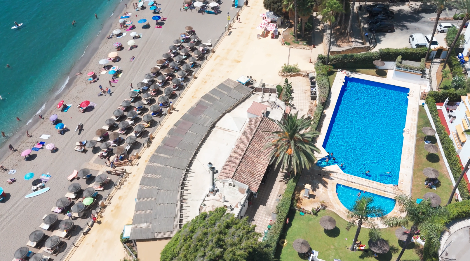Casa adosada de cinco dormitorios se encuentra en la prestigiosa comunidad Marbellamar en la exclusiva Milla de Oro de Marbella