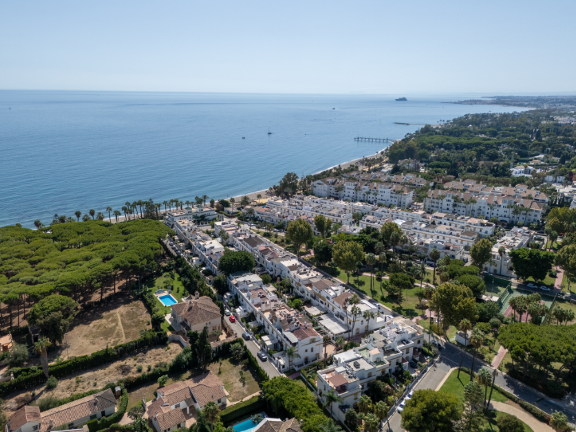 Stunning five-bedroom townhouse is located in the prestigious Marbellamar community on Marbella’s exclusive Golden Mile