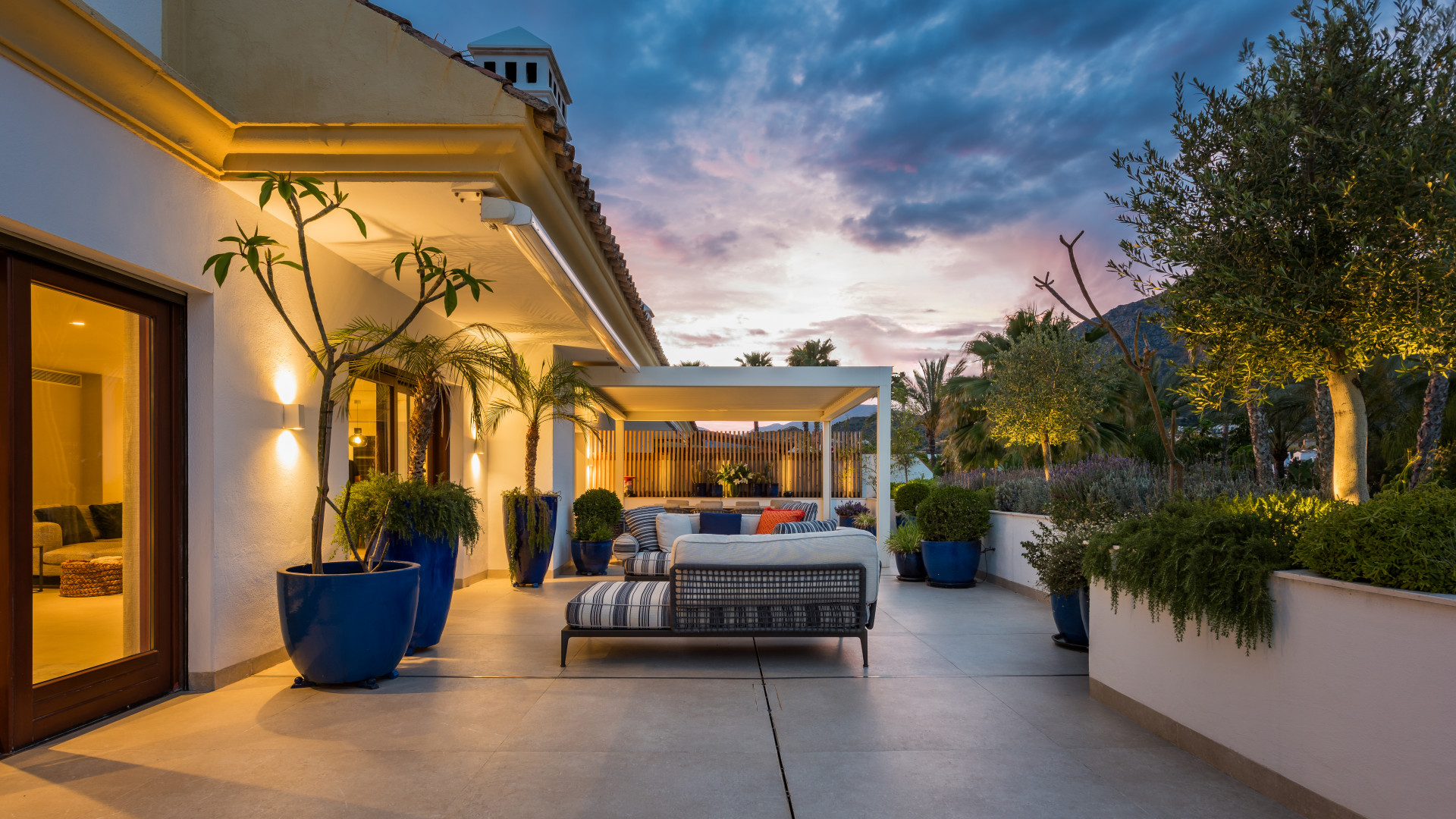 Luxury four bedroom penthouse on Marbella’s Golden Mile with stunning terrace.